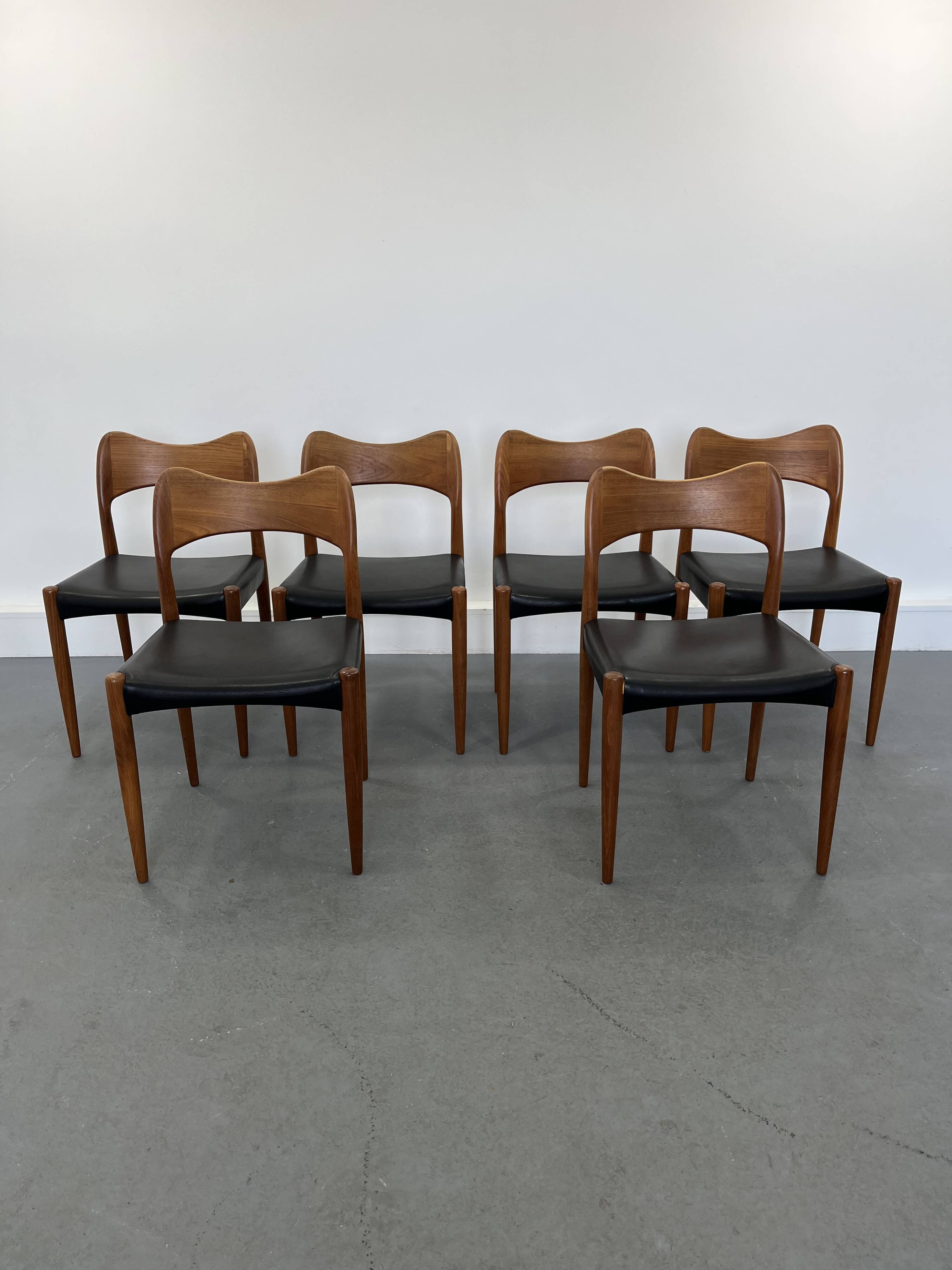 Set of 6 model 71 teak dining chairs by Niels O Møller for JL Møllers 1950s