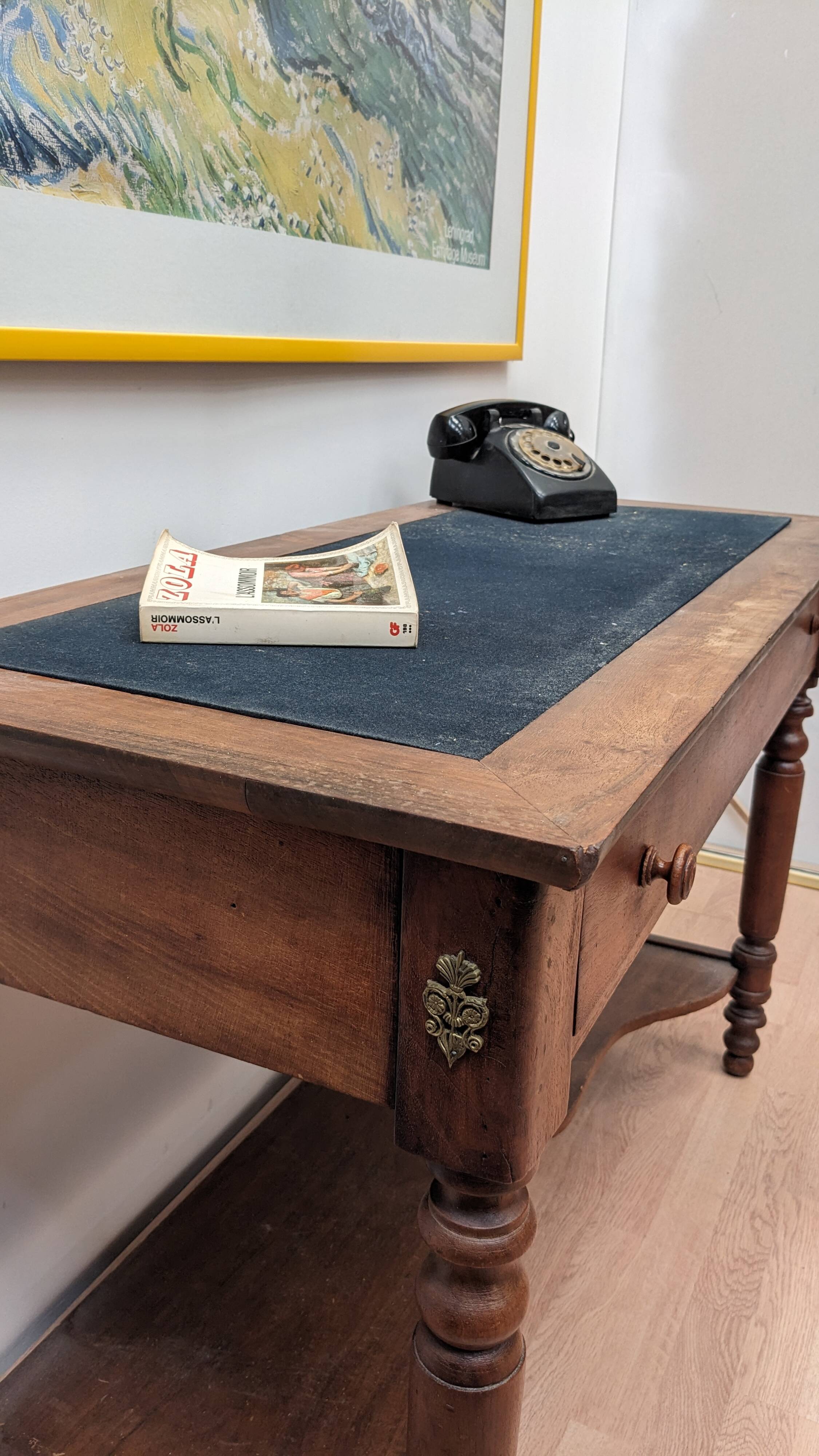 Desk or entry console