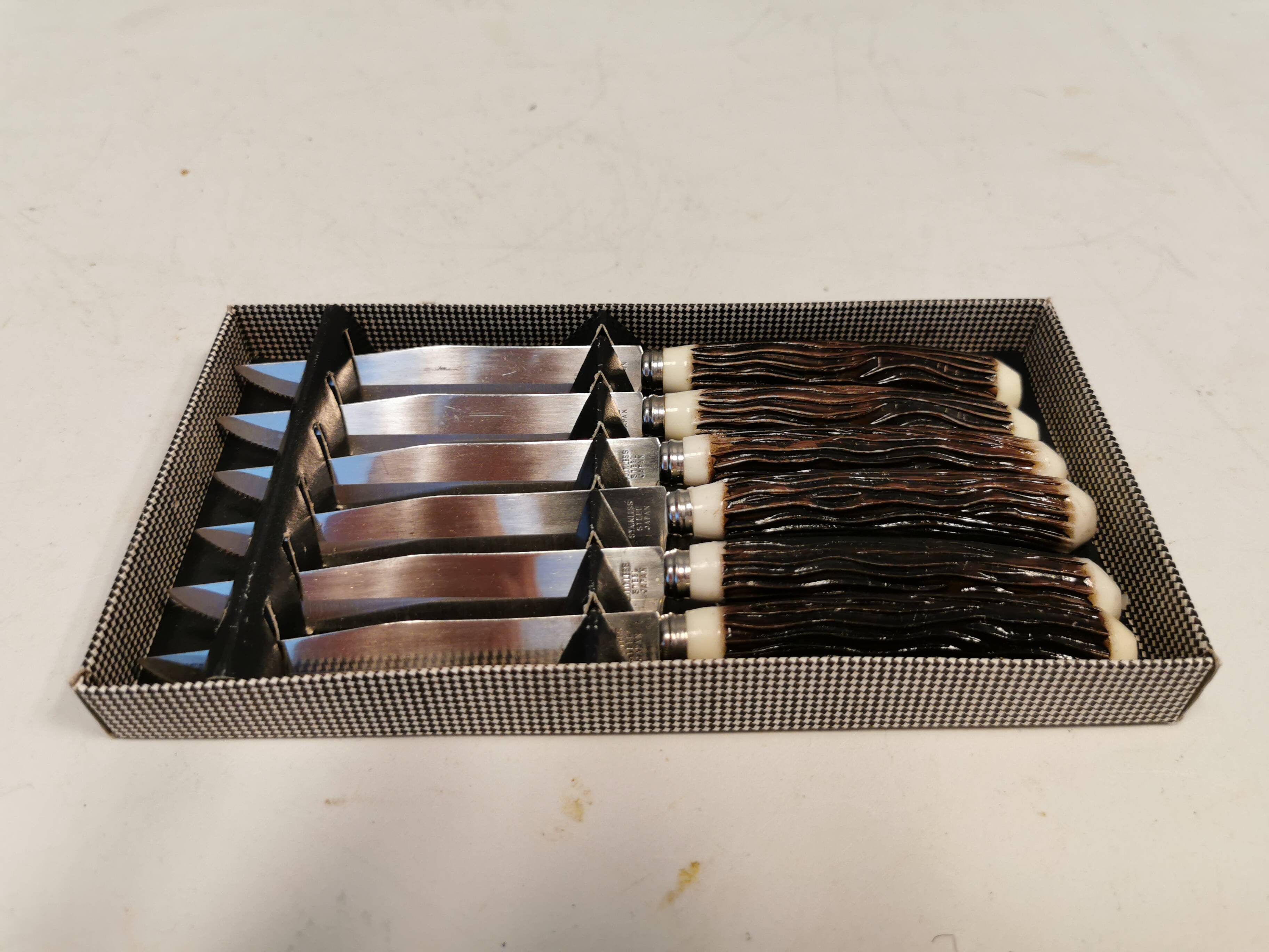 Six delicious stainless steel steak knives with bone handles, from Japan