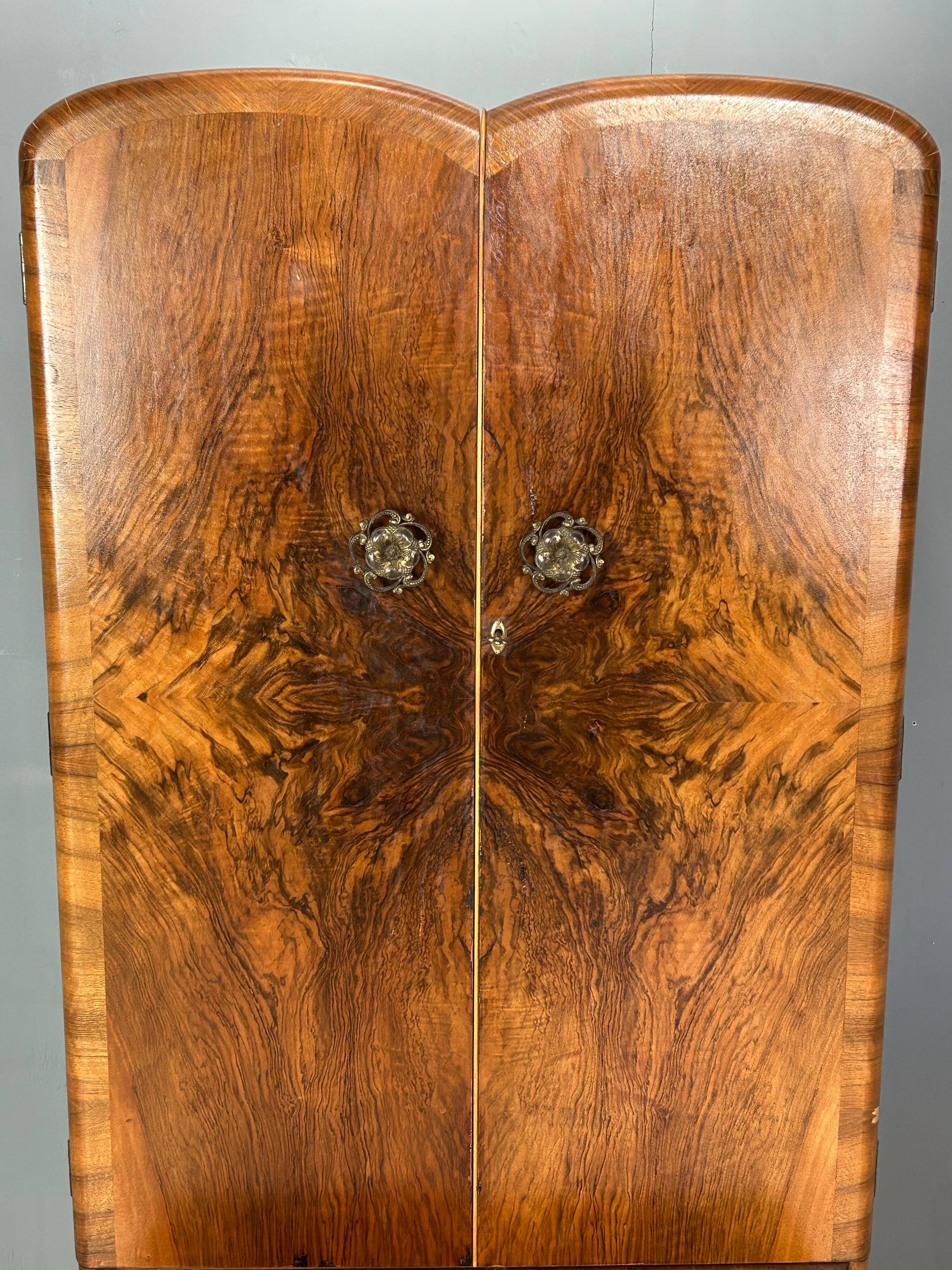 Armoire Art Déco en ronce de noyer 1930