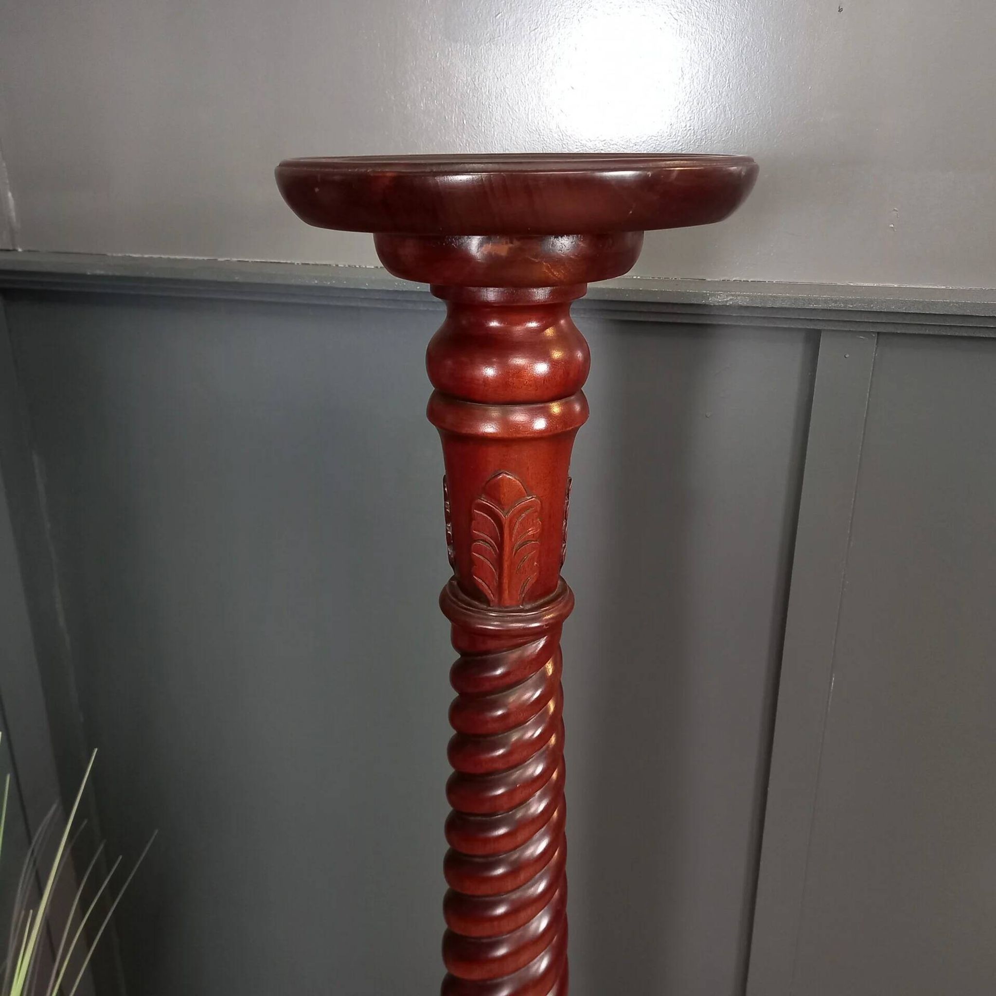 Antique Victorian pedestal