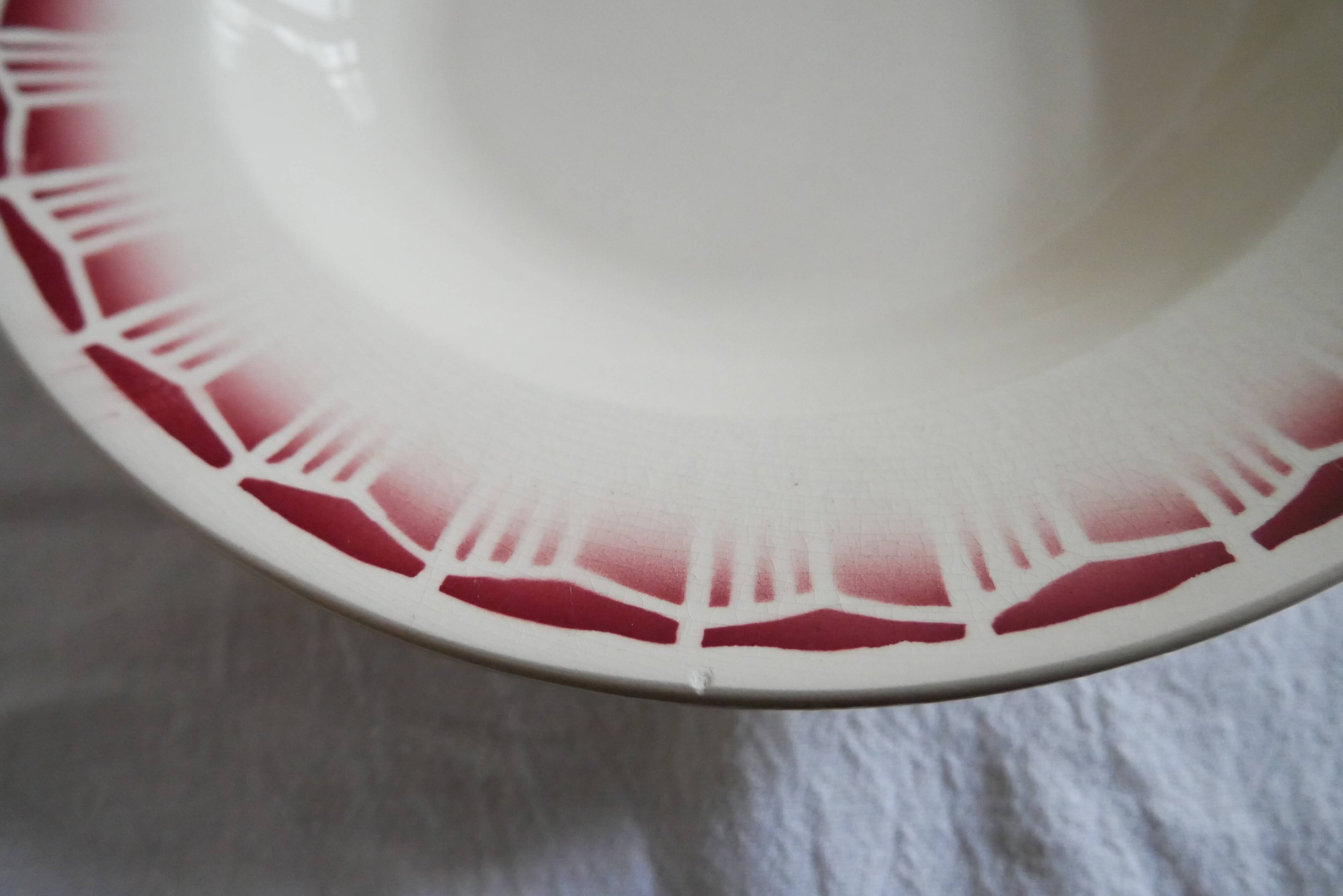 Set of 4 vintage soup plates with burgundy decoration