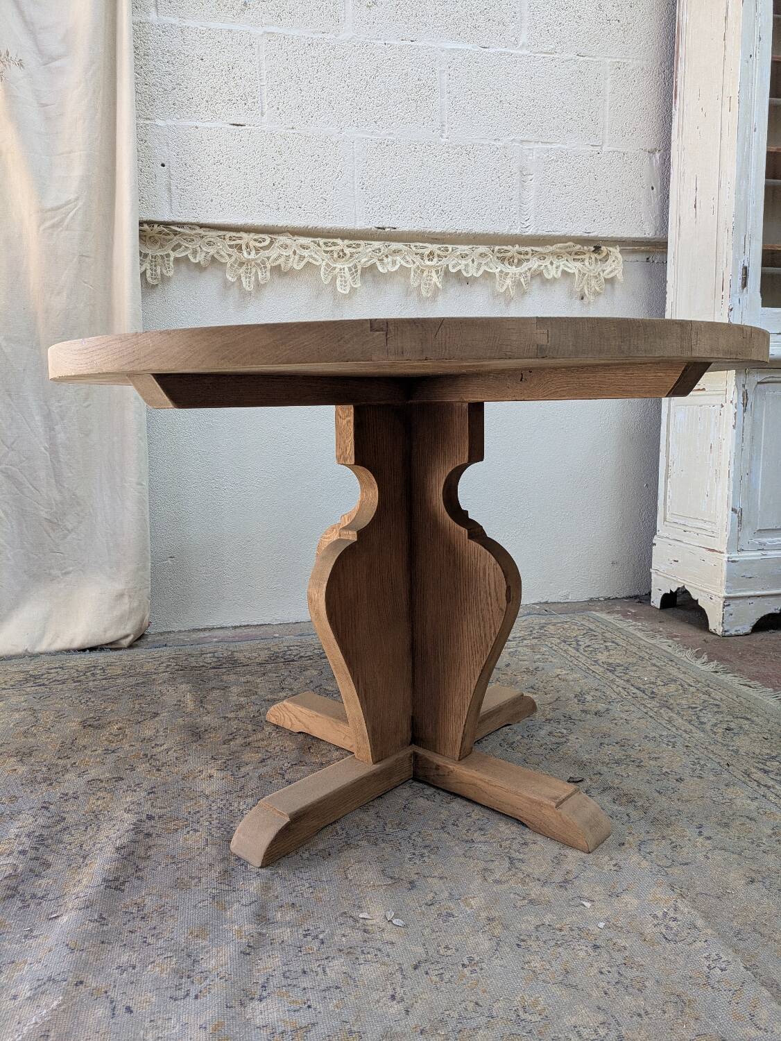 Round table in raw oak