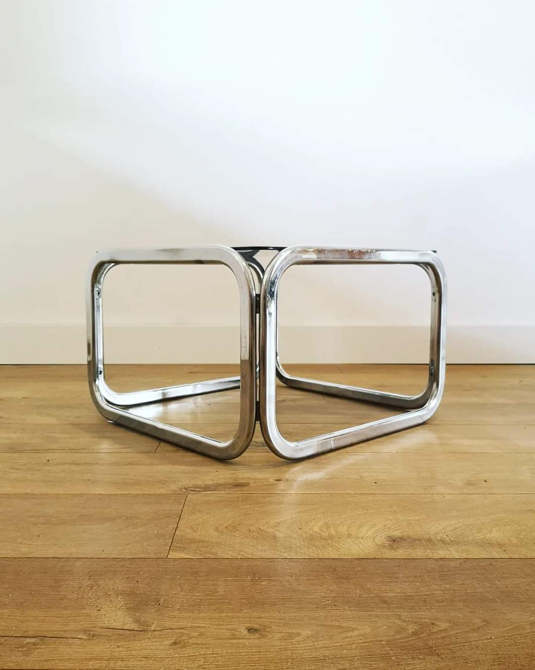 70 sofa end in smoked glass and aluminum base