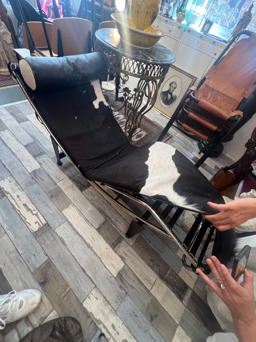 Chrome LC4 chaise longue from the 2000s. Chrome and cowhide leather, The legend!!