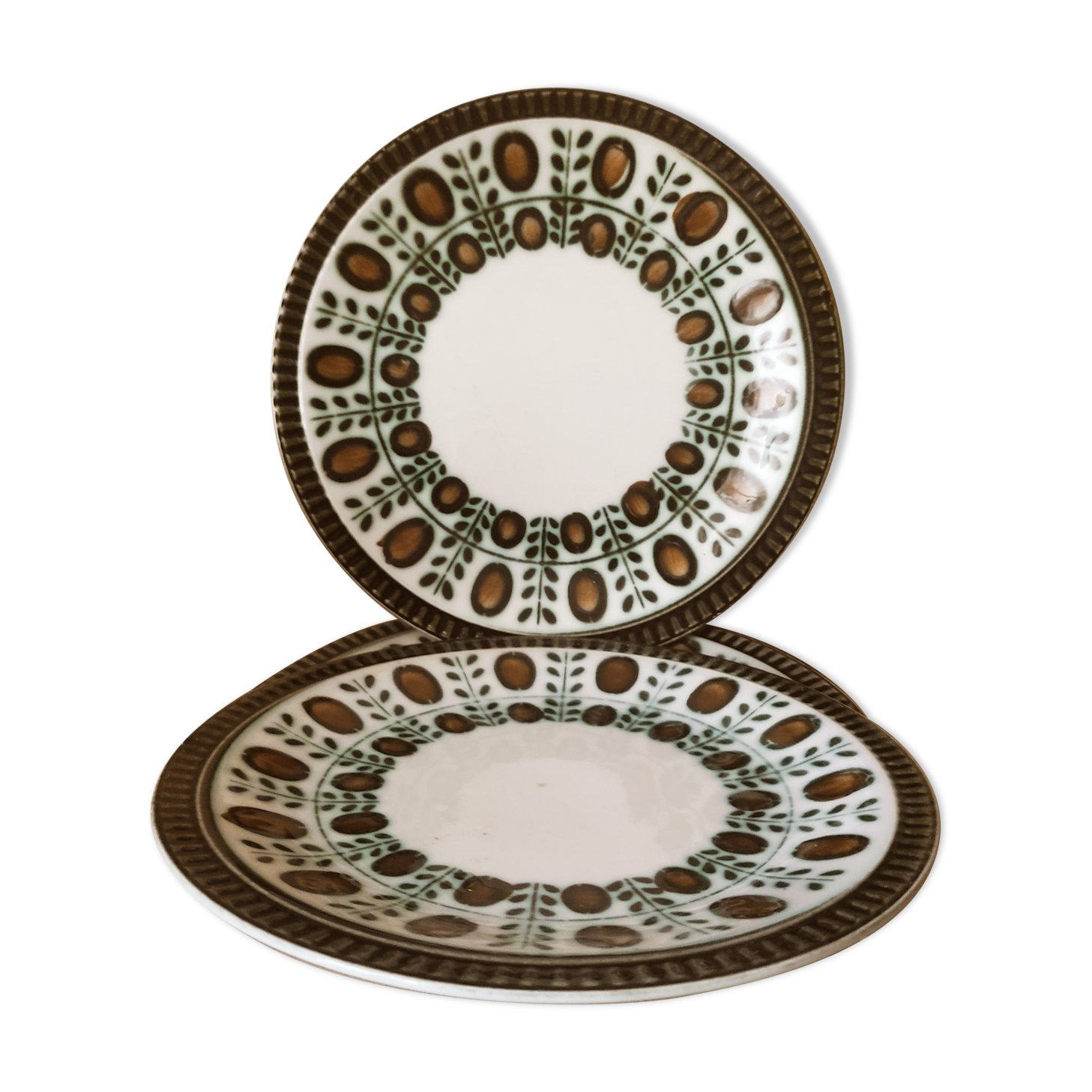4 dessert plates Boch nut model