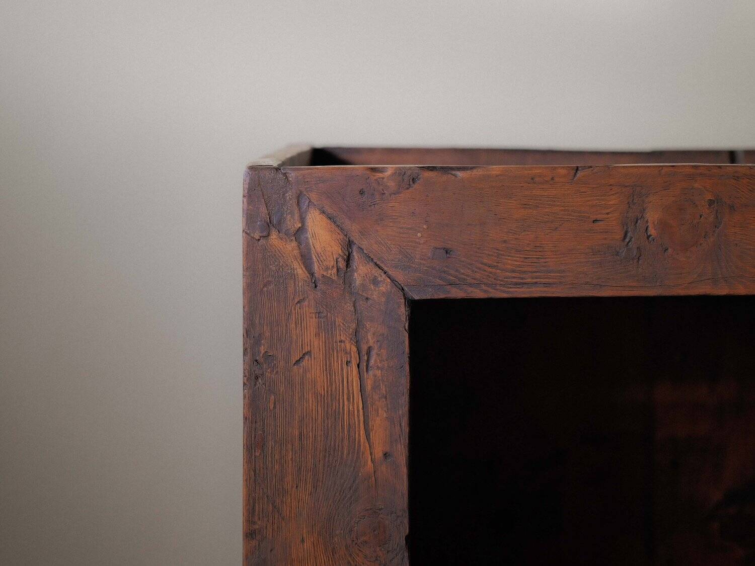 Bonnetière alpine en sapin – Piémont, XVIIIᵉ siècle, art populaire