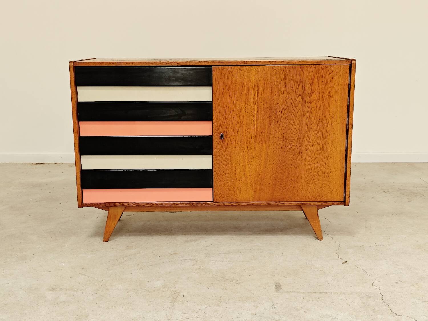 U-458 pink sideboard by Jiri Jiroutek for Interier Praha 1960