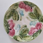 Barbotine plate with strawberries in relief, late 19th and early 20th century