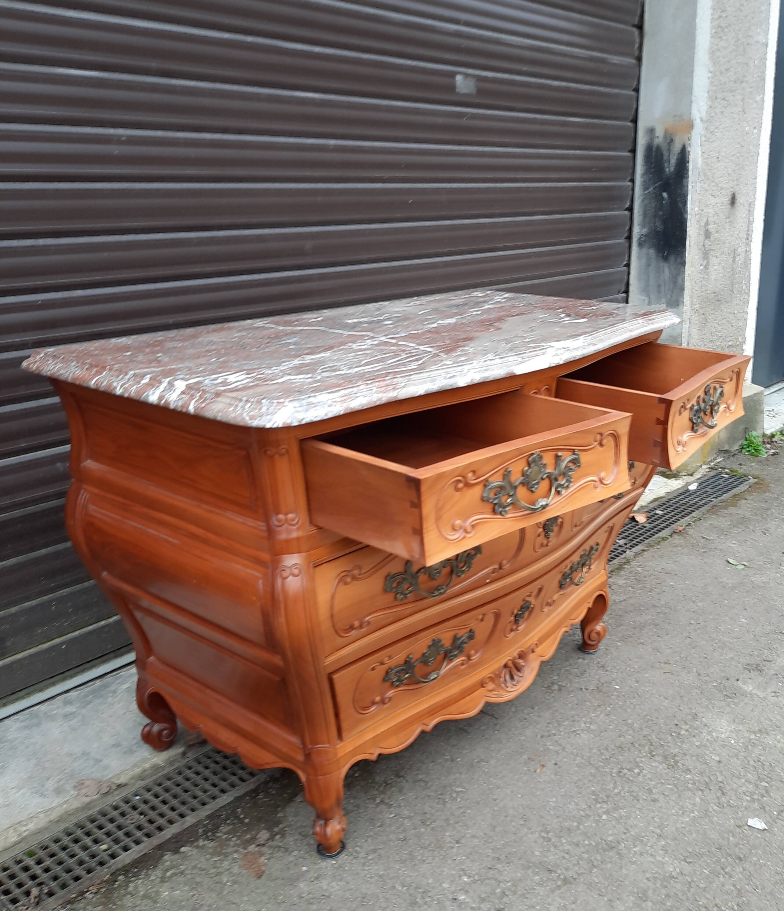 Important Louis XV chest of drawers