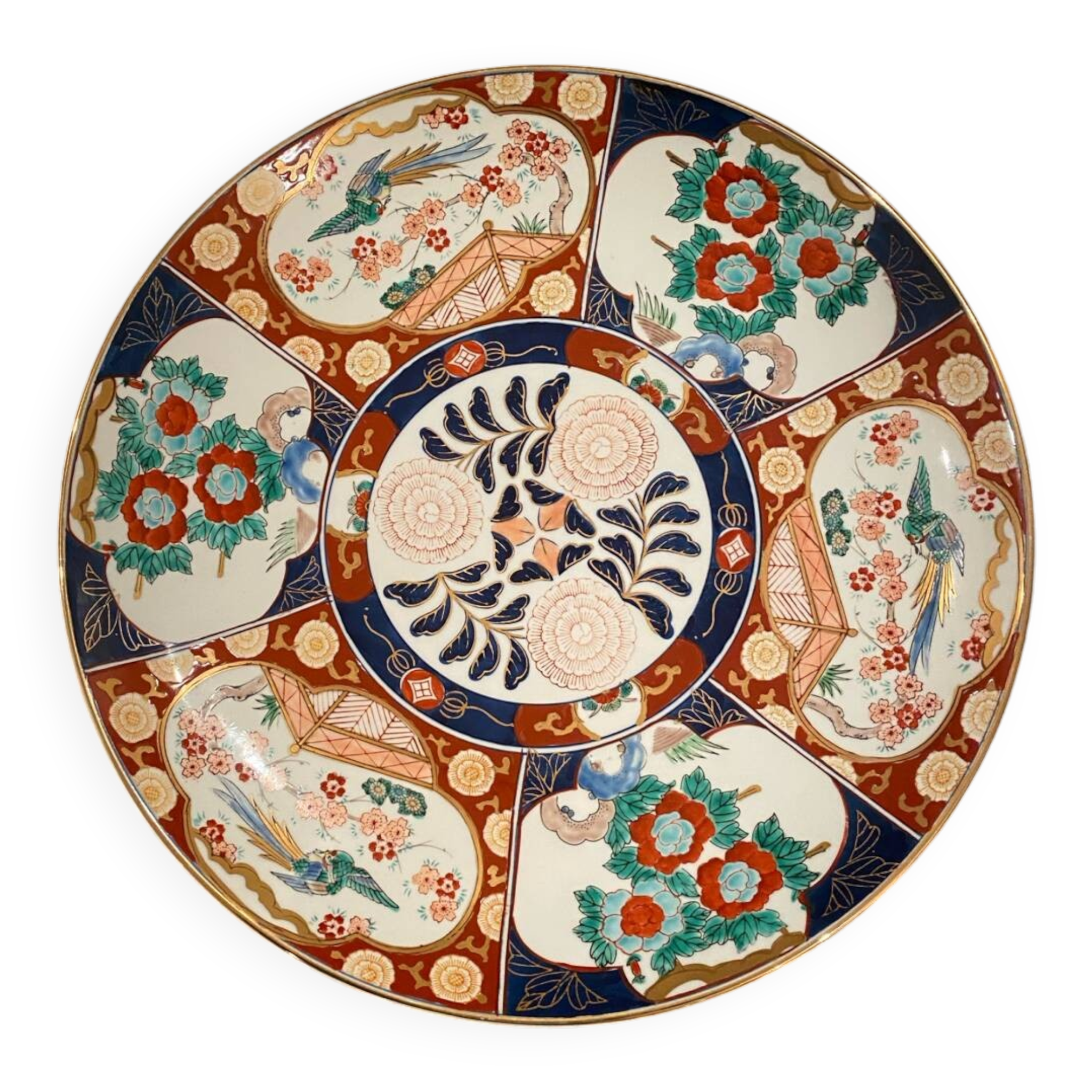 Pair of large Chinese porcelain dishes in Imari style, 20th century.