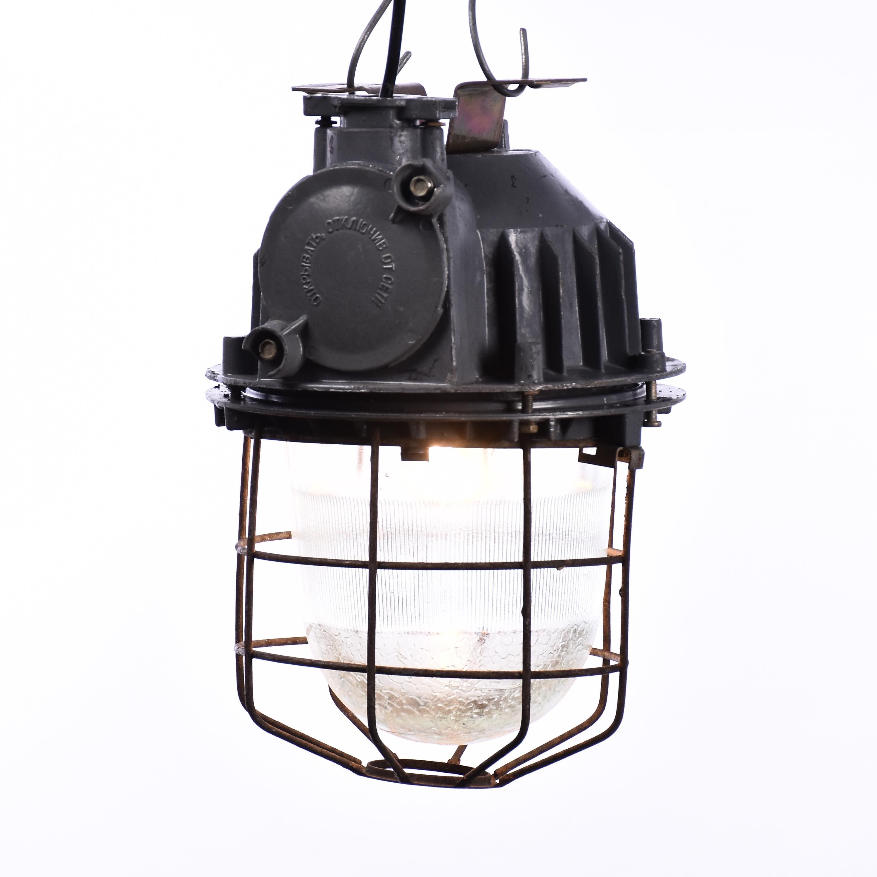 Industrial cage lamp