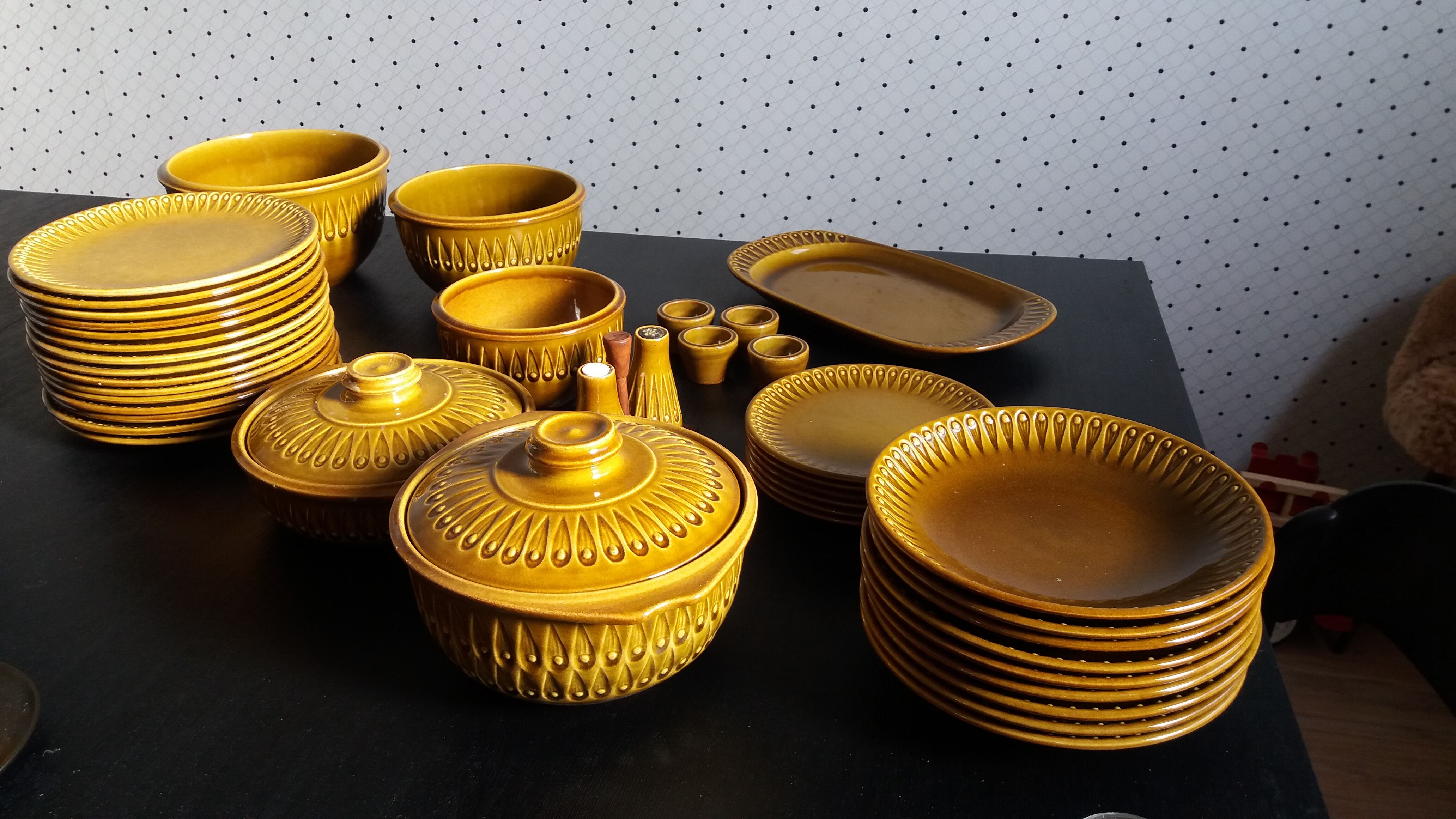 Lot of dishes 1960