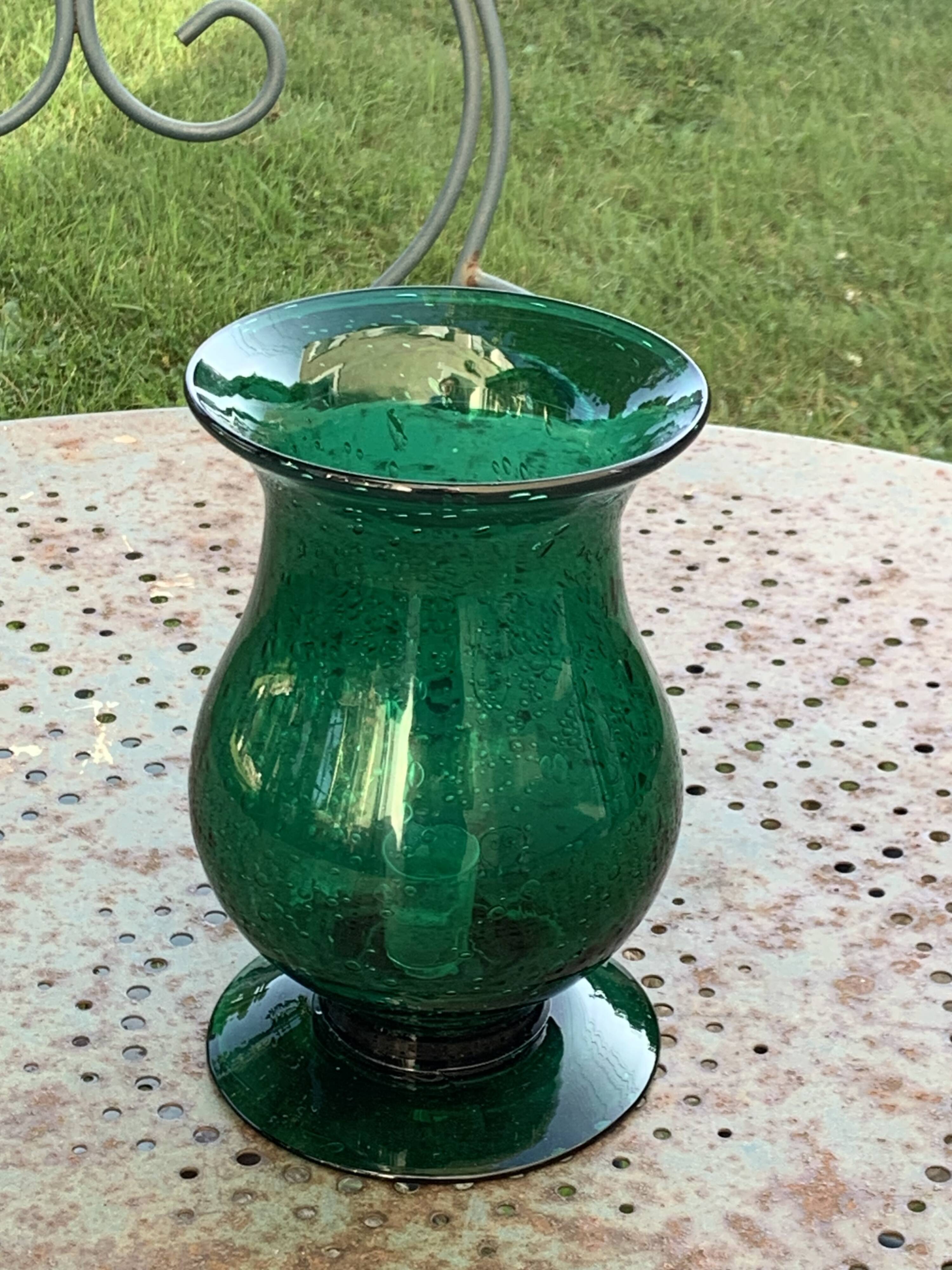 Grand Photophore, Bougeoir en verre soufflé vert, de style verrerie de BIOT, made in france