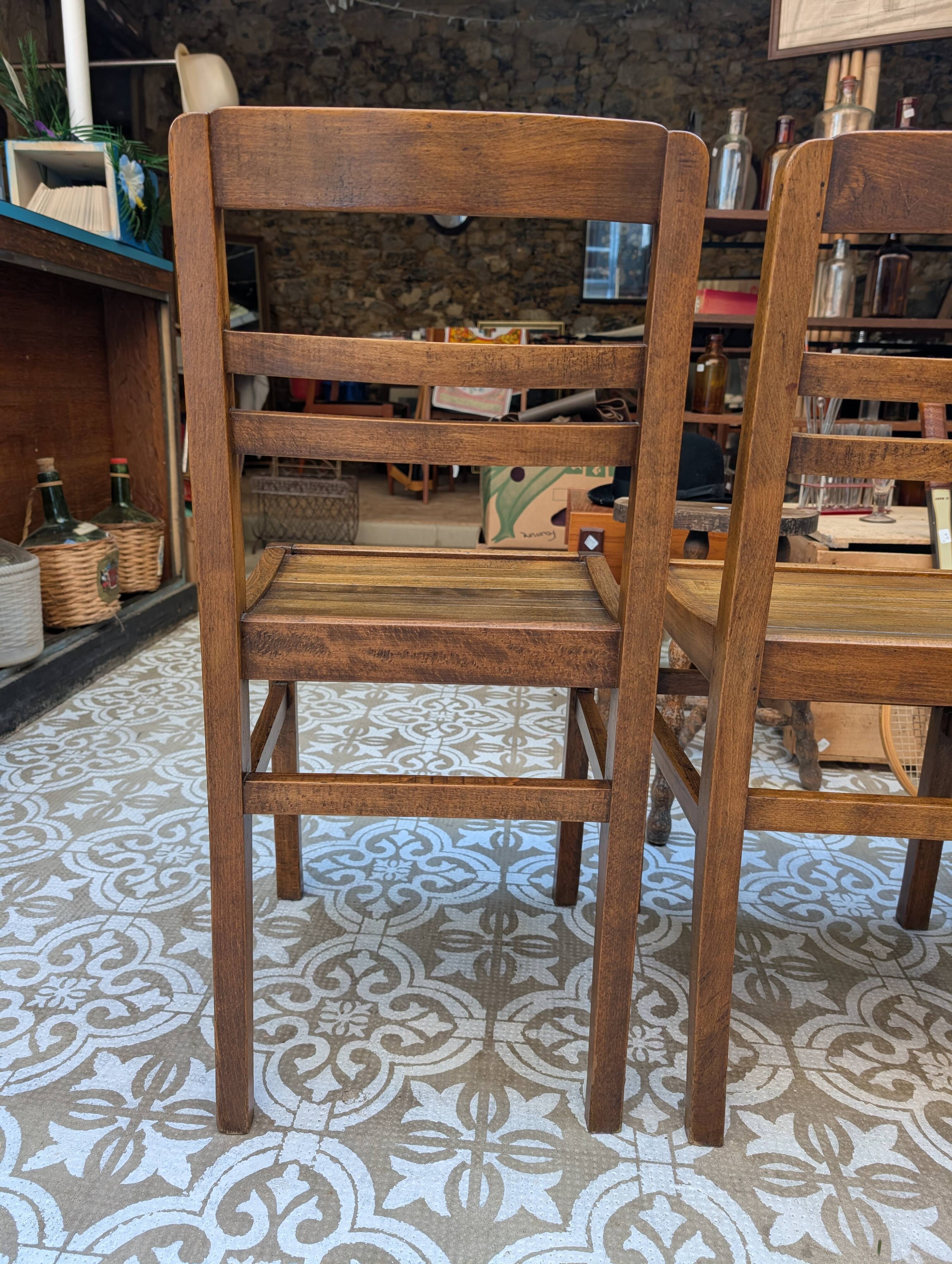 Set of reconstruction chairs