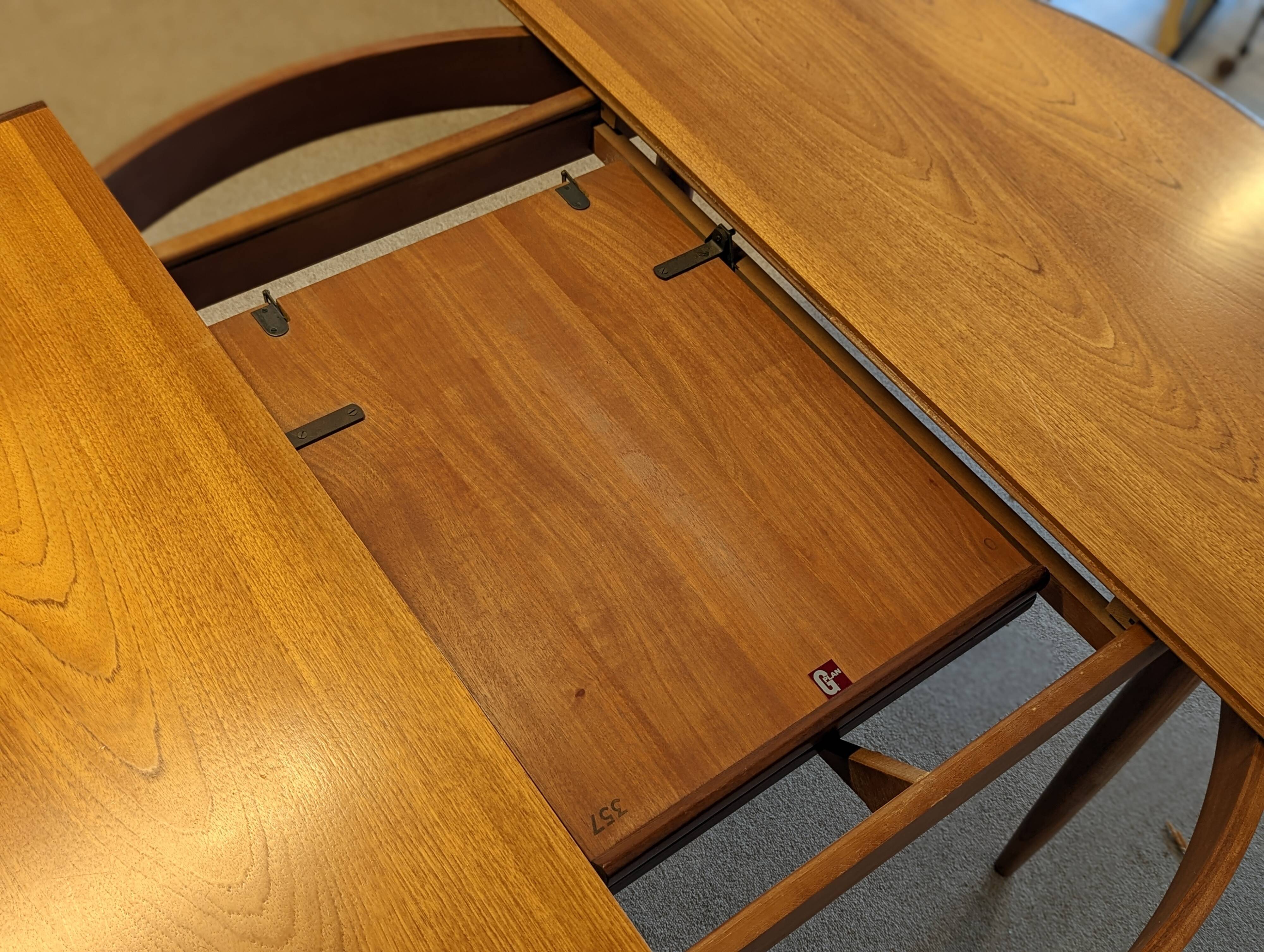 Table extensible en teck de Victor Wilkins pour G-Plan