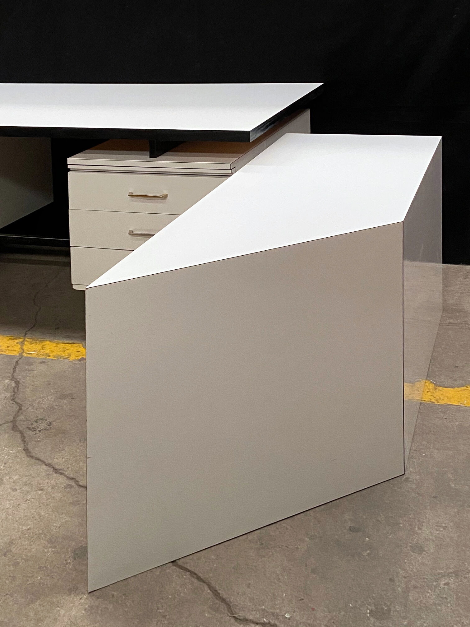 Back office or white startified console