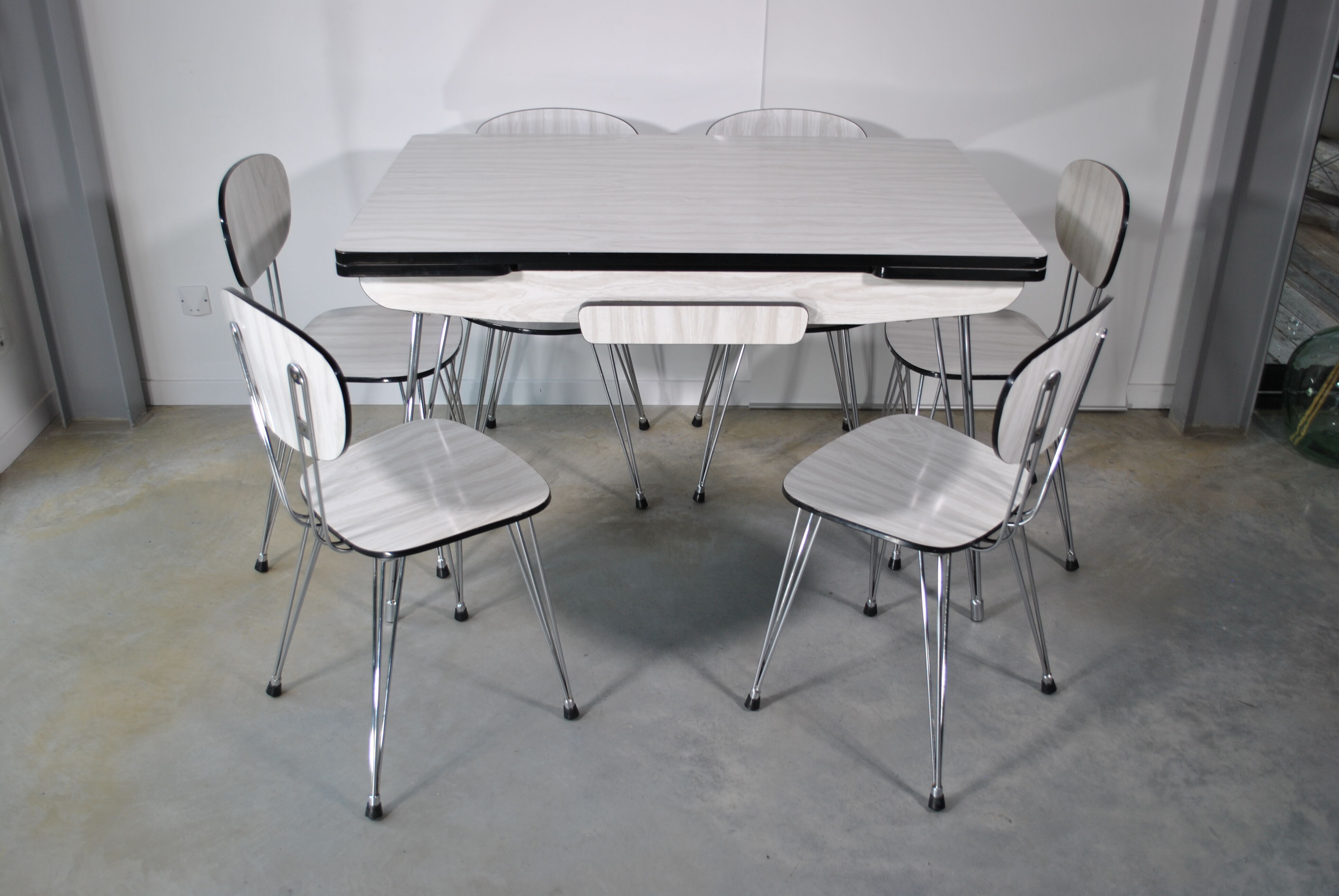 Formica 1950 table and chairs