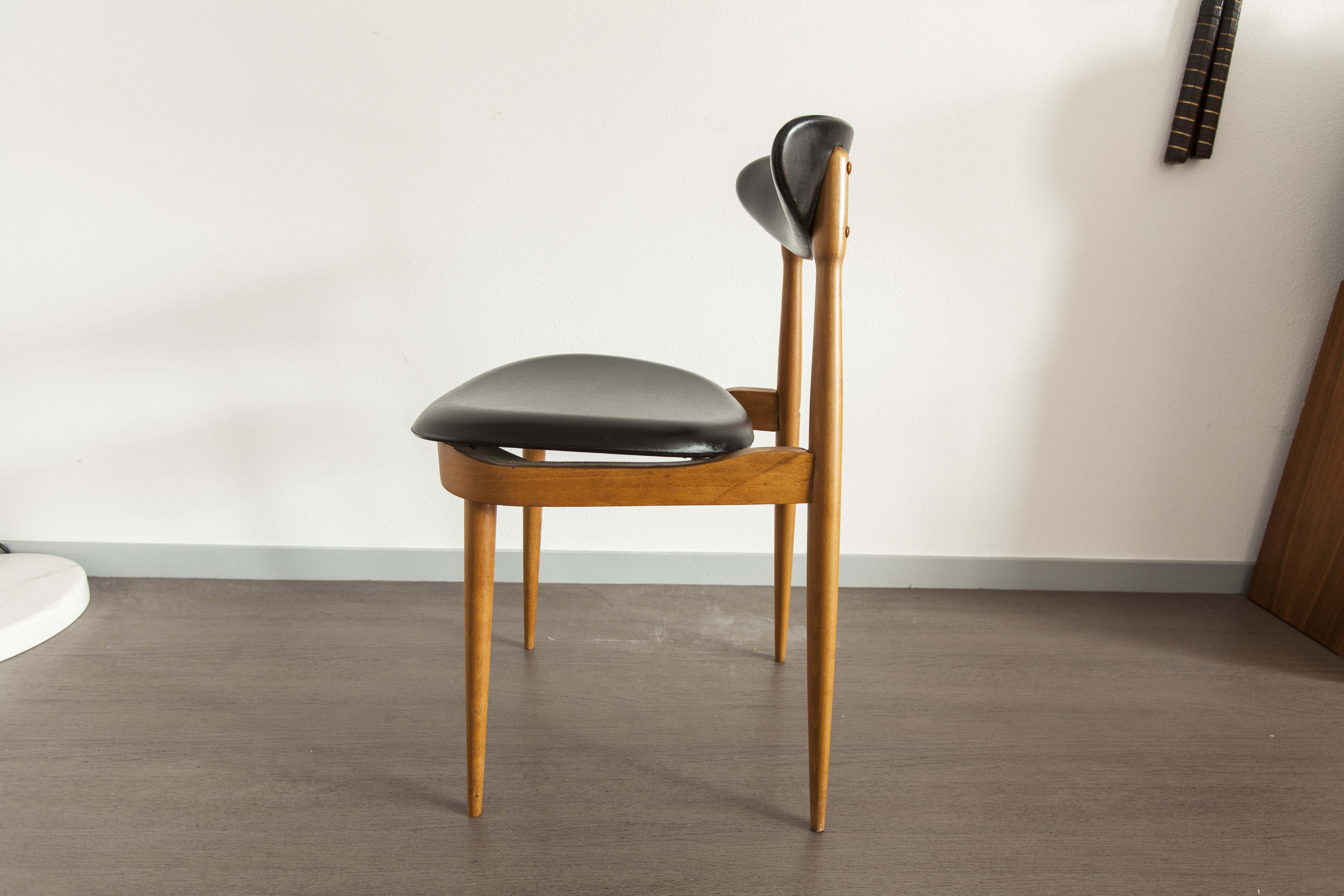 Pair of chairs  Baumann modèle "pégase"