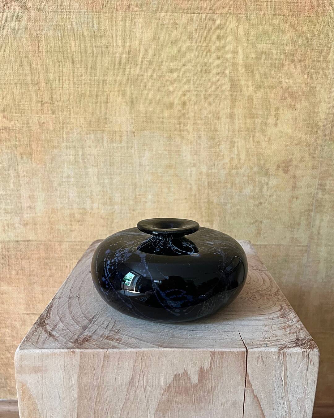 Flat blown glass soliflore - Silver glitter inclusions - France 60s-70s