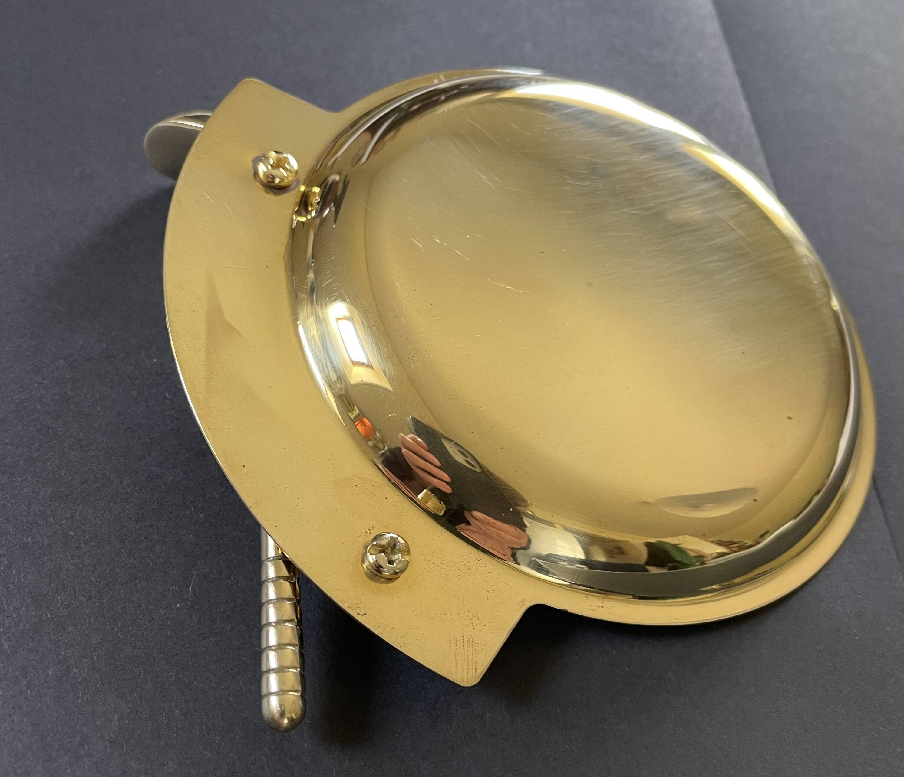 Round brass pocket tray with club and golf ball decoration.