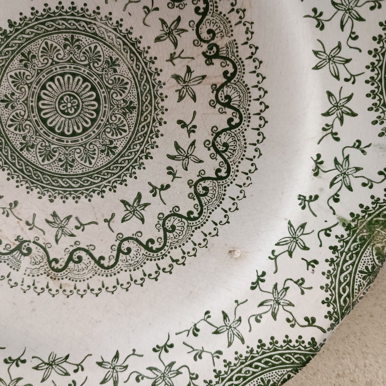 4 plates in English earthenware