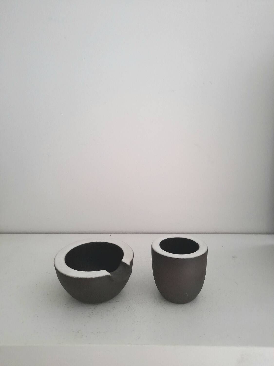 Set of 2 Ravelli ceramic ashtrays