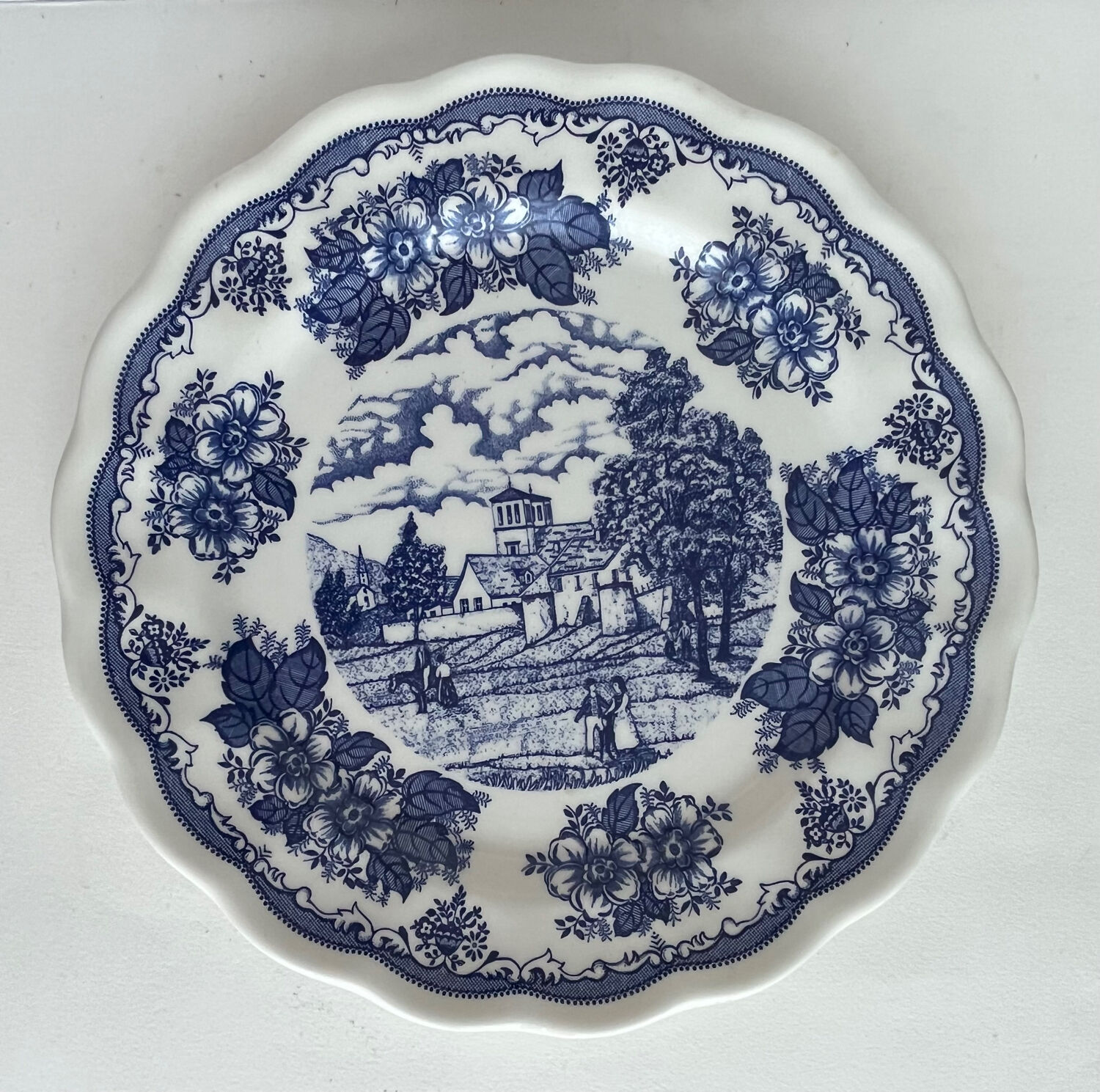 2 assiettes plates décor anglais