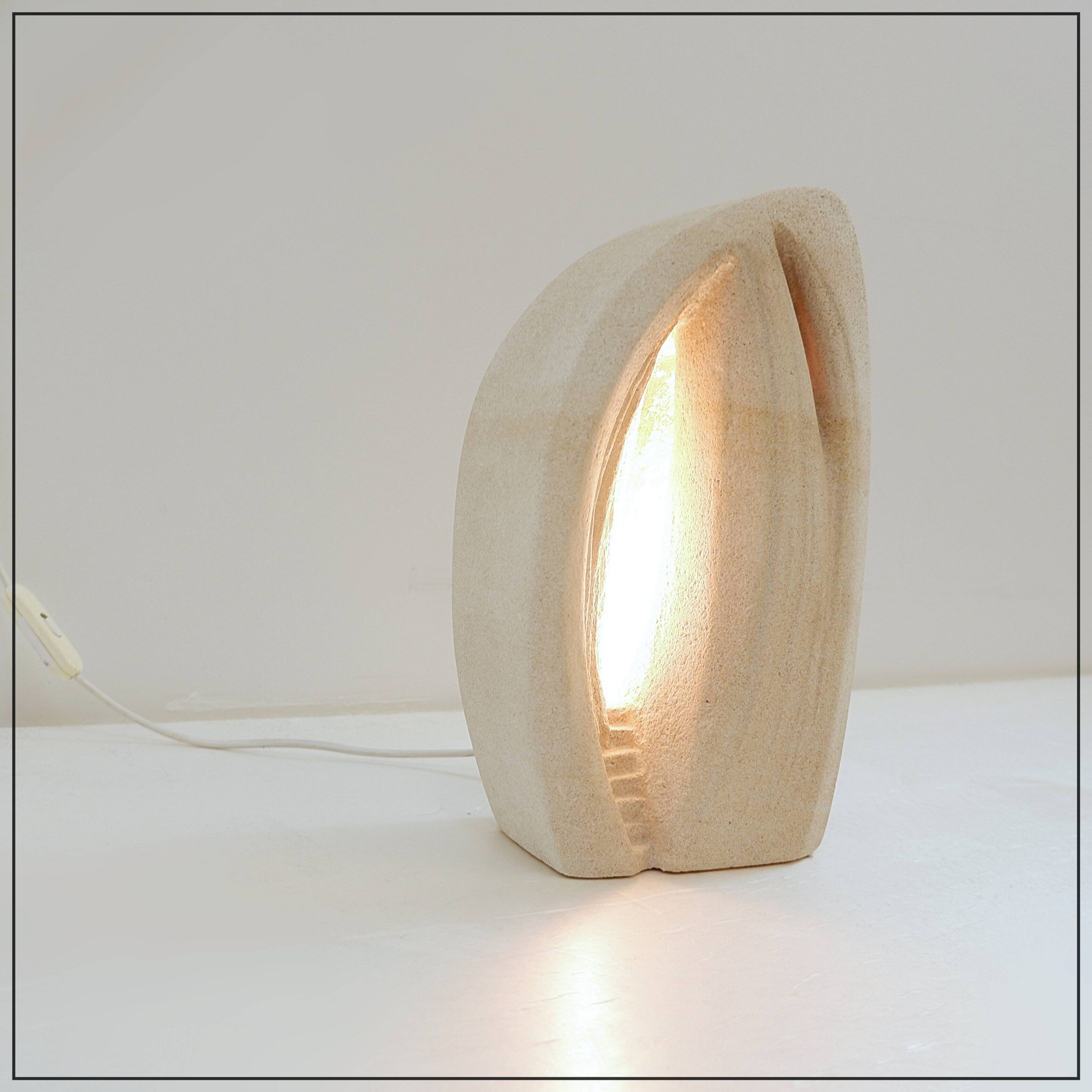 Brutalist carved stone table lamp - Circa 1980