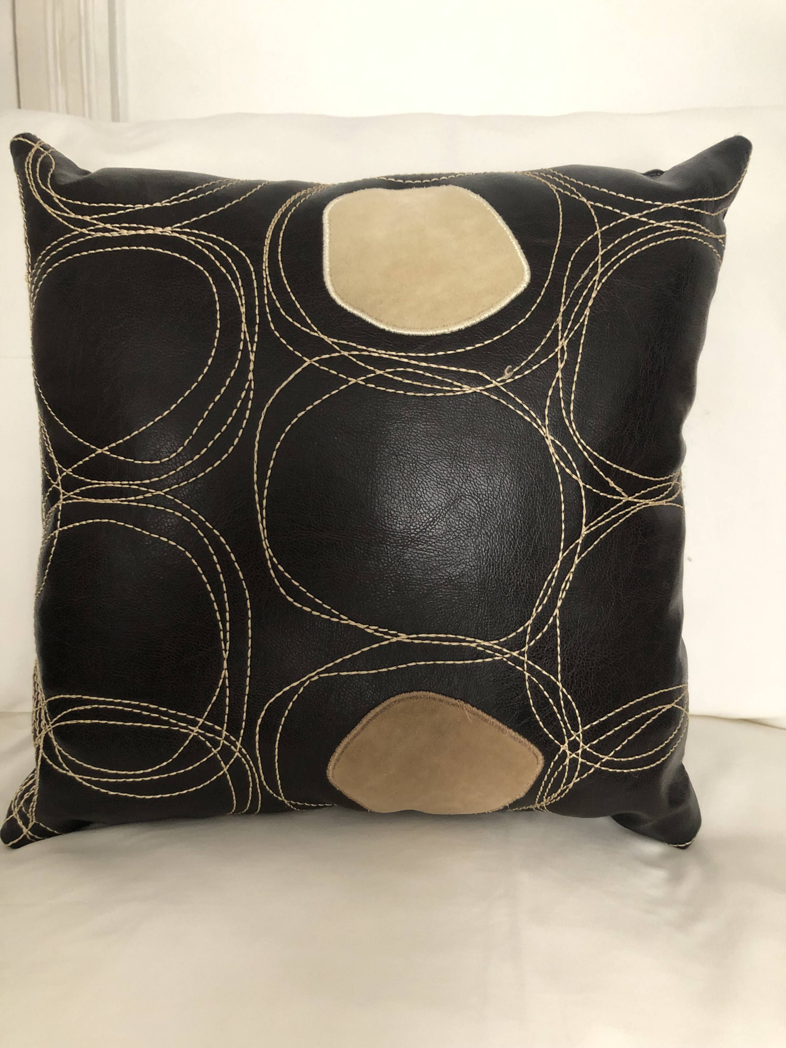 Coussins cuir design vintage
