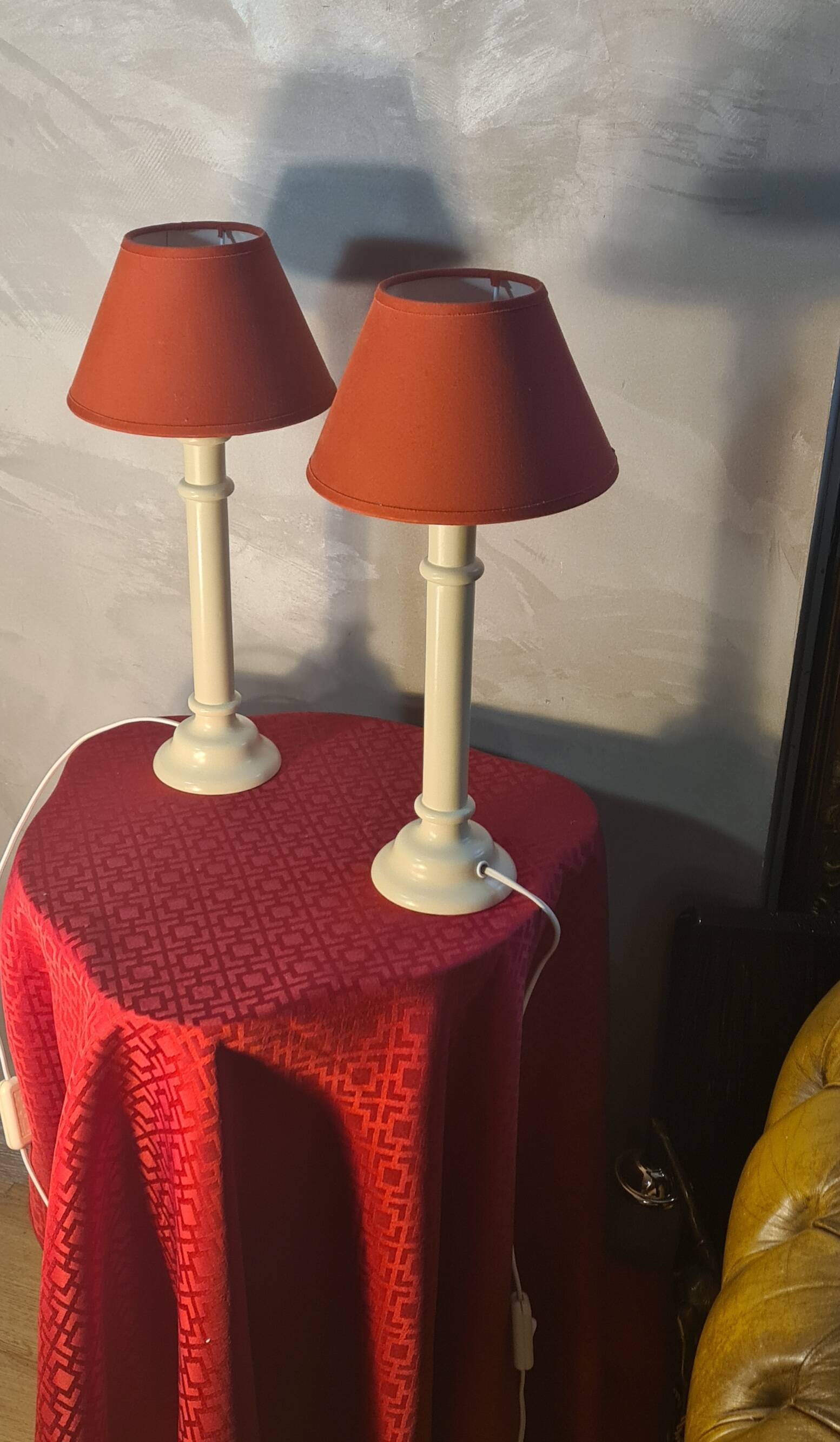 Pair of off-white lacquered wooden lamps 42x20