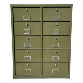 Industrial workshop furniture with 10 khaki flaps