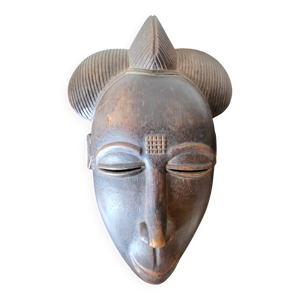 Masque africain en bois - main