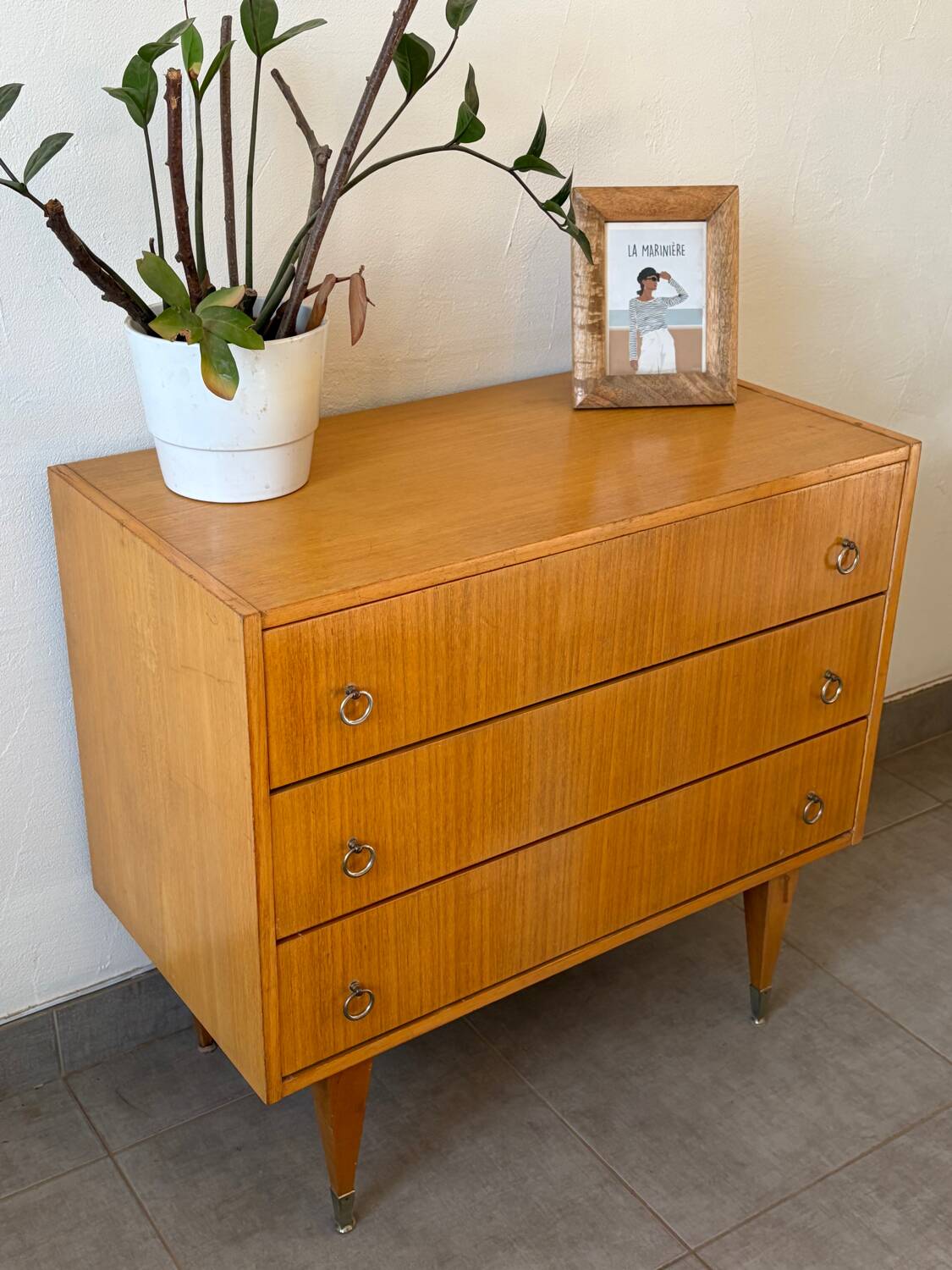 Lovely vintage chest of drawers from the 1960s.