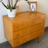Lovely vintage chest of drawers from the 1960s.