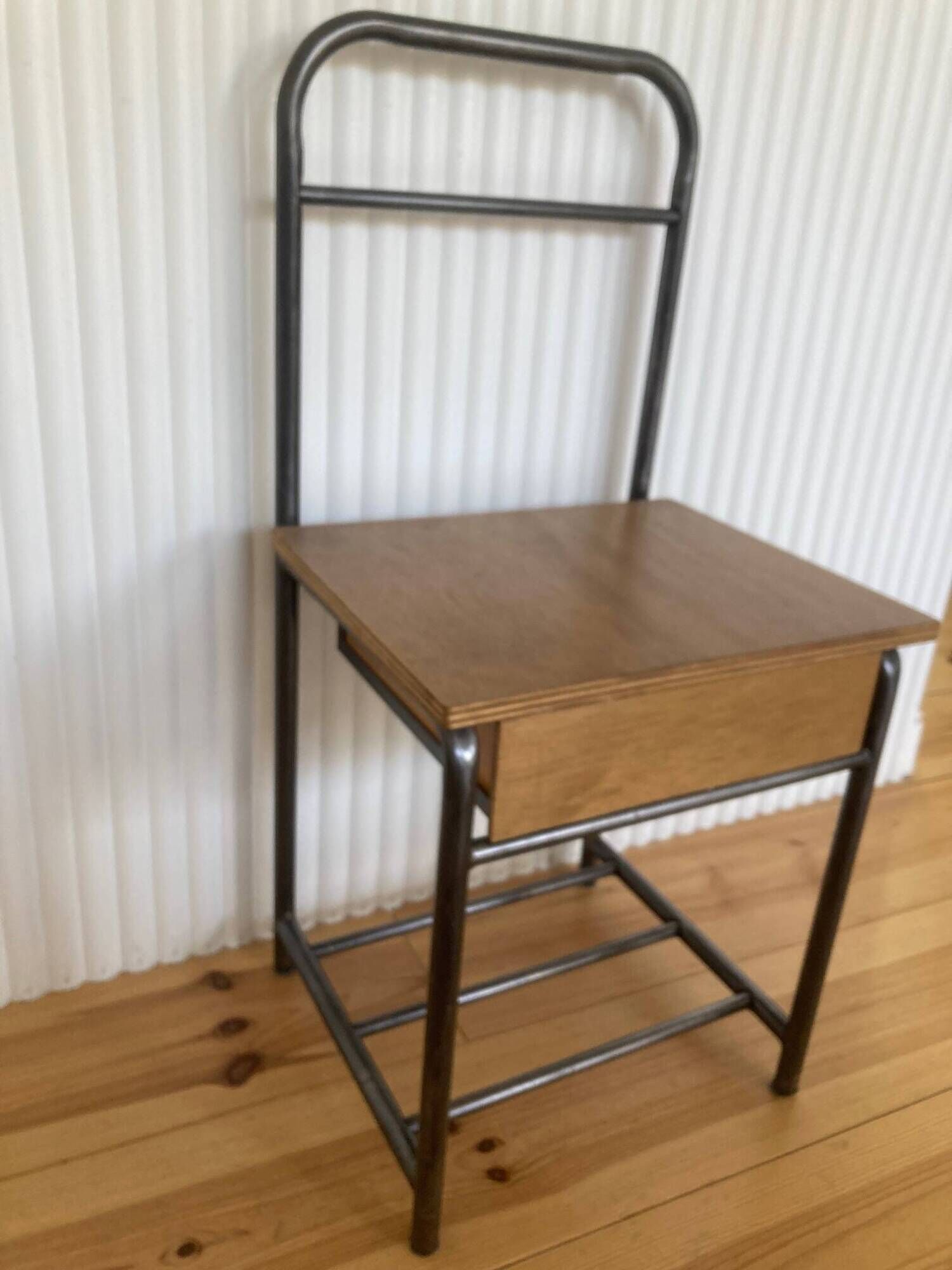 Table de chevet d'internat, de pensionnat