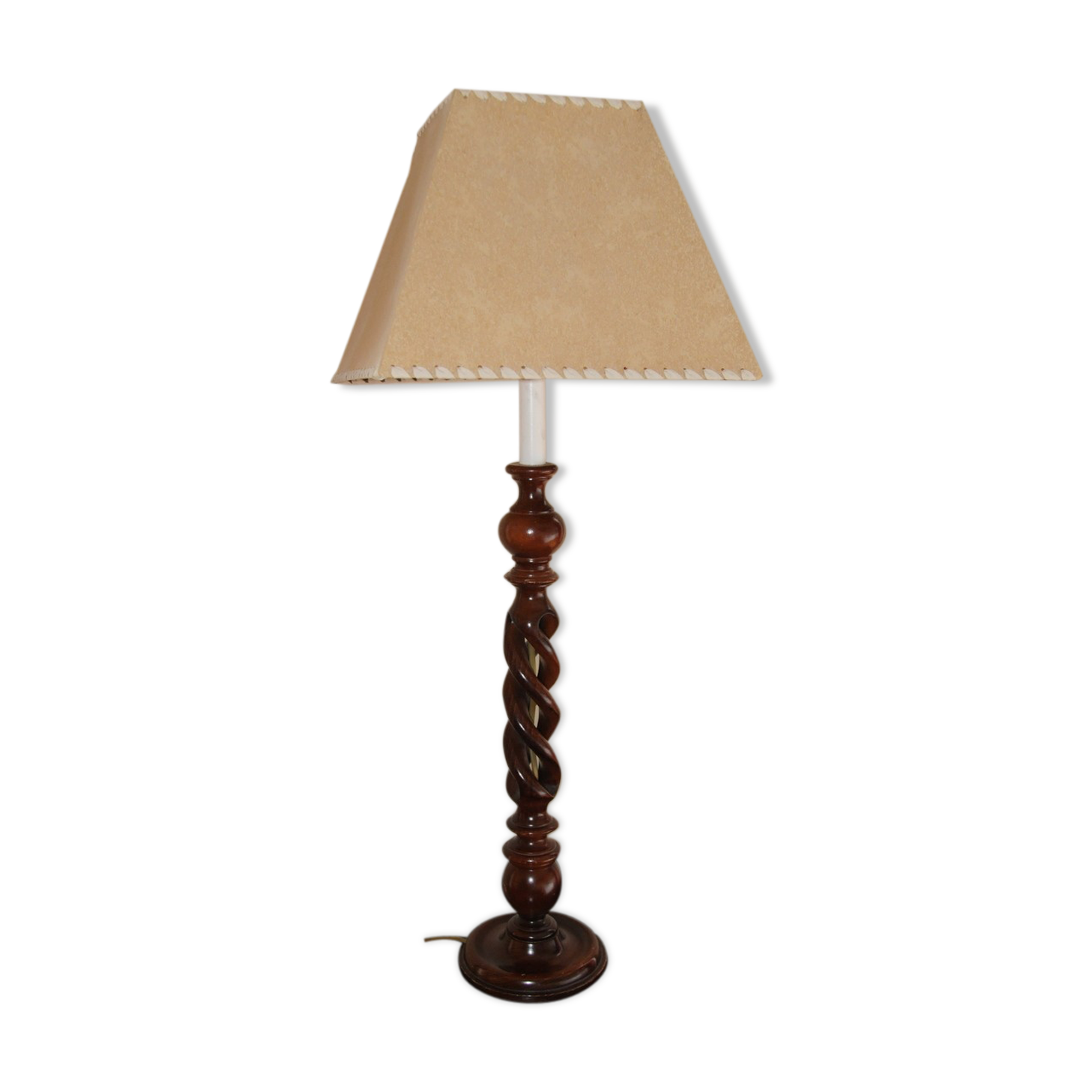 Twisted foot lamp