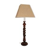 Twisted foot lamp