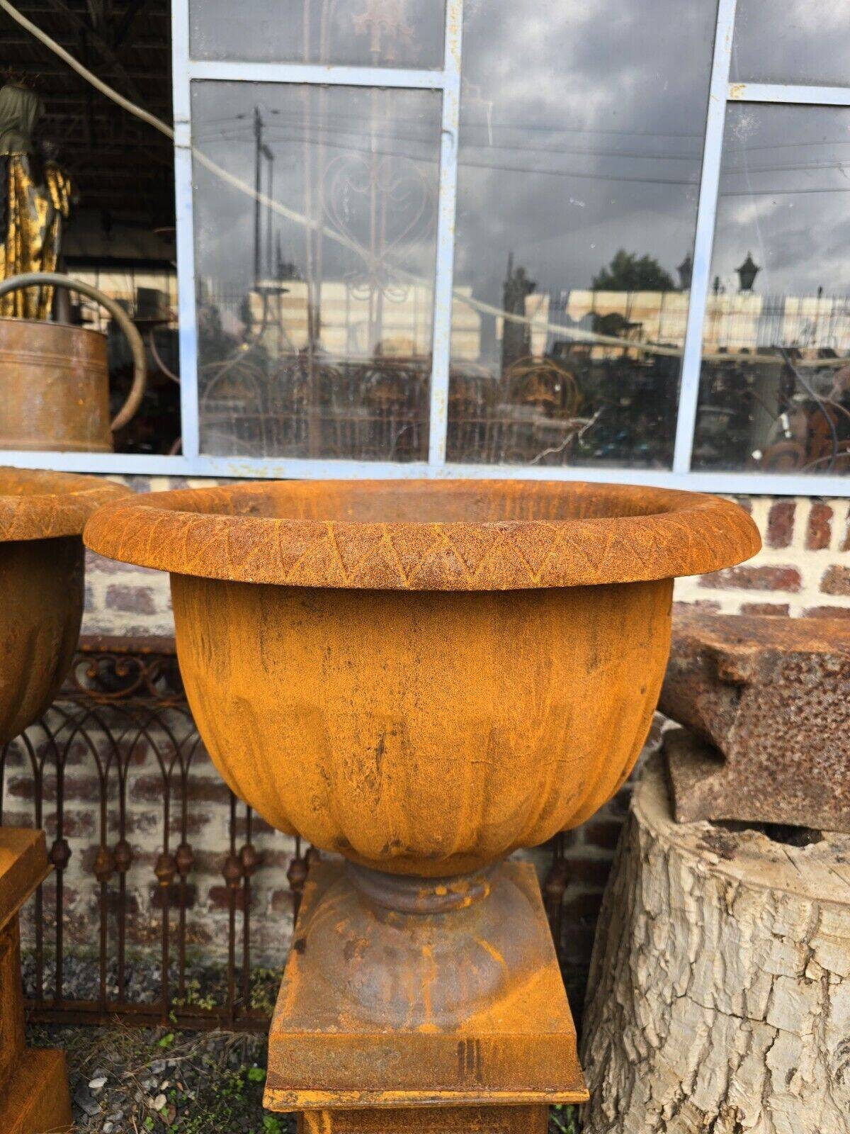 Cast iron medici vase (large model)