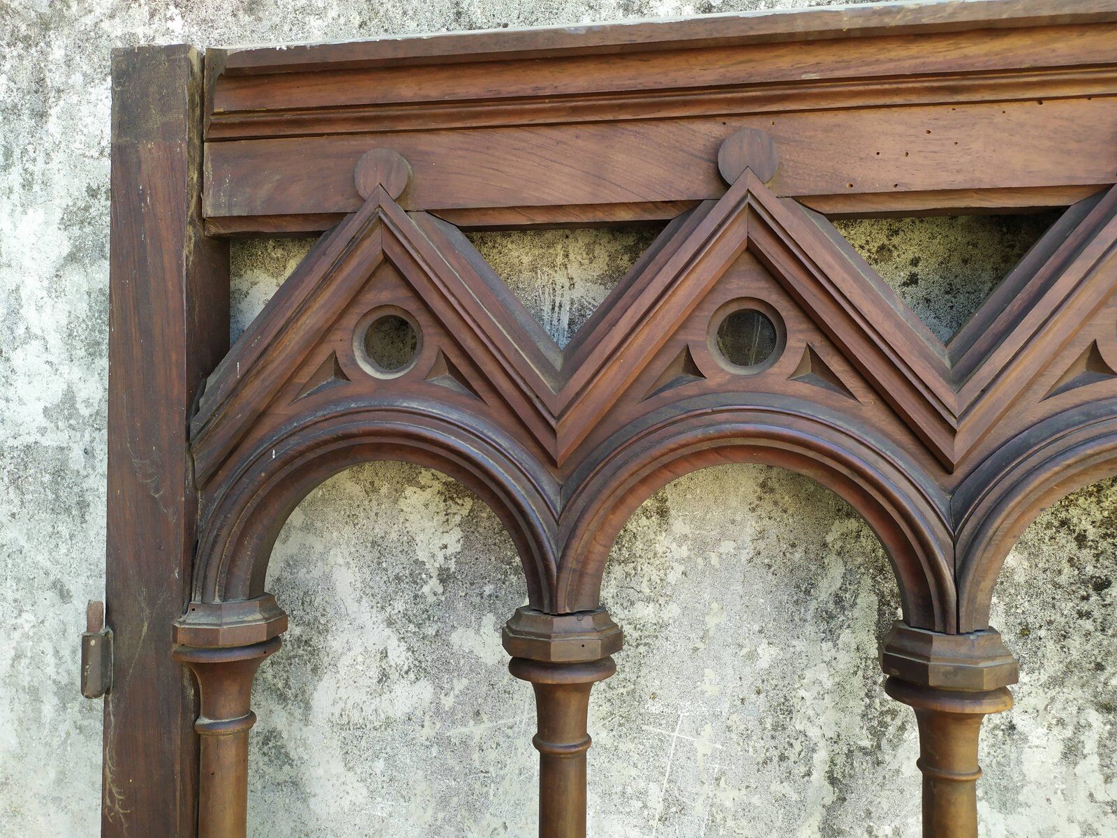 Boiserie claustra style gothique