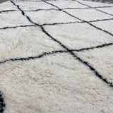 White wool carpet with diamonds