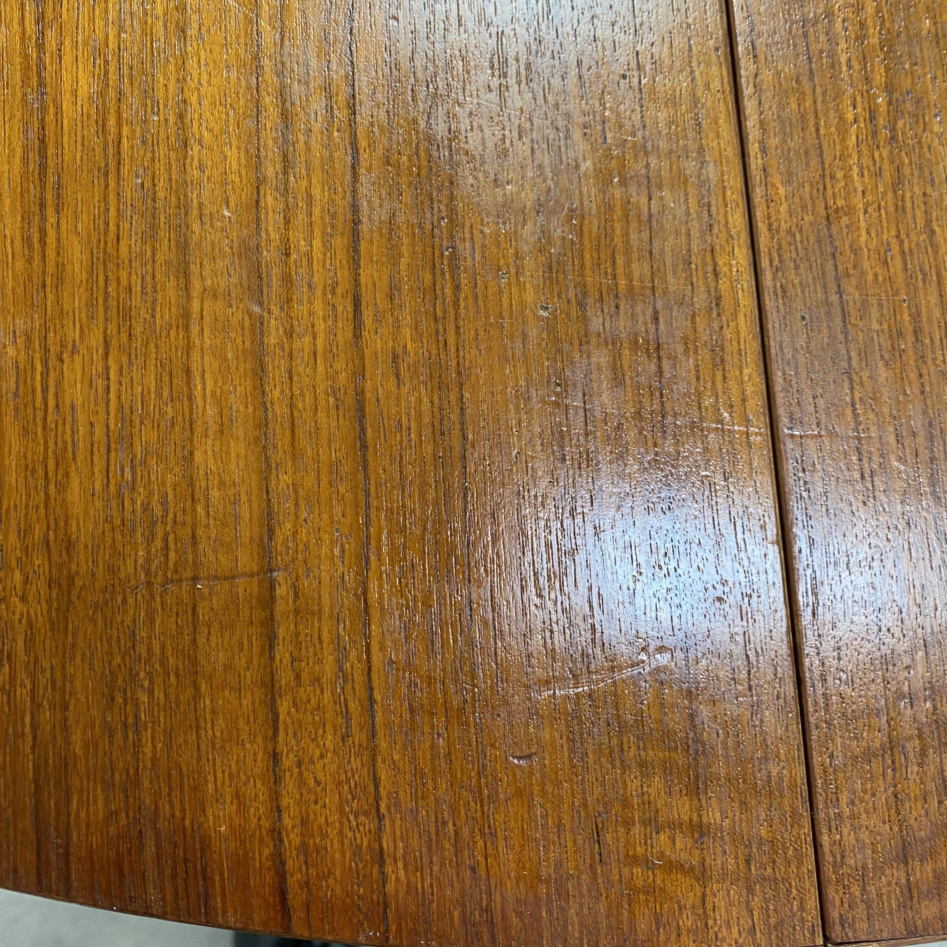 Scandinavian extendable teak table round shape 60s