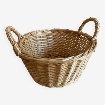 Beige wicker basket