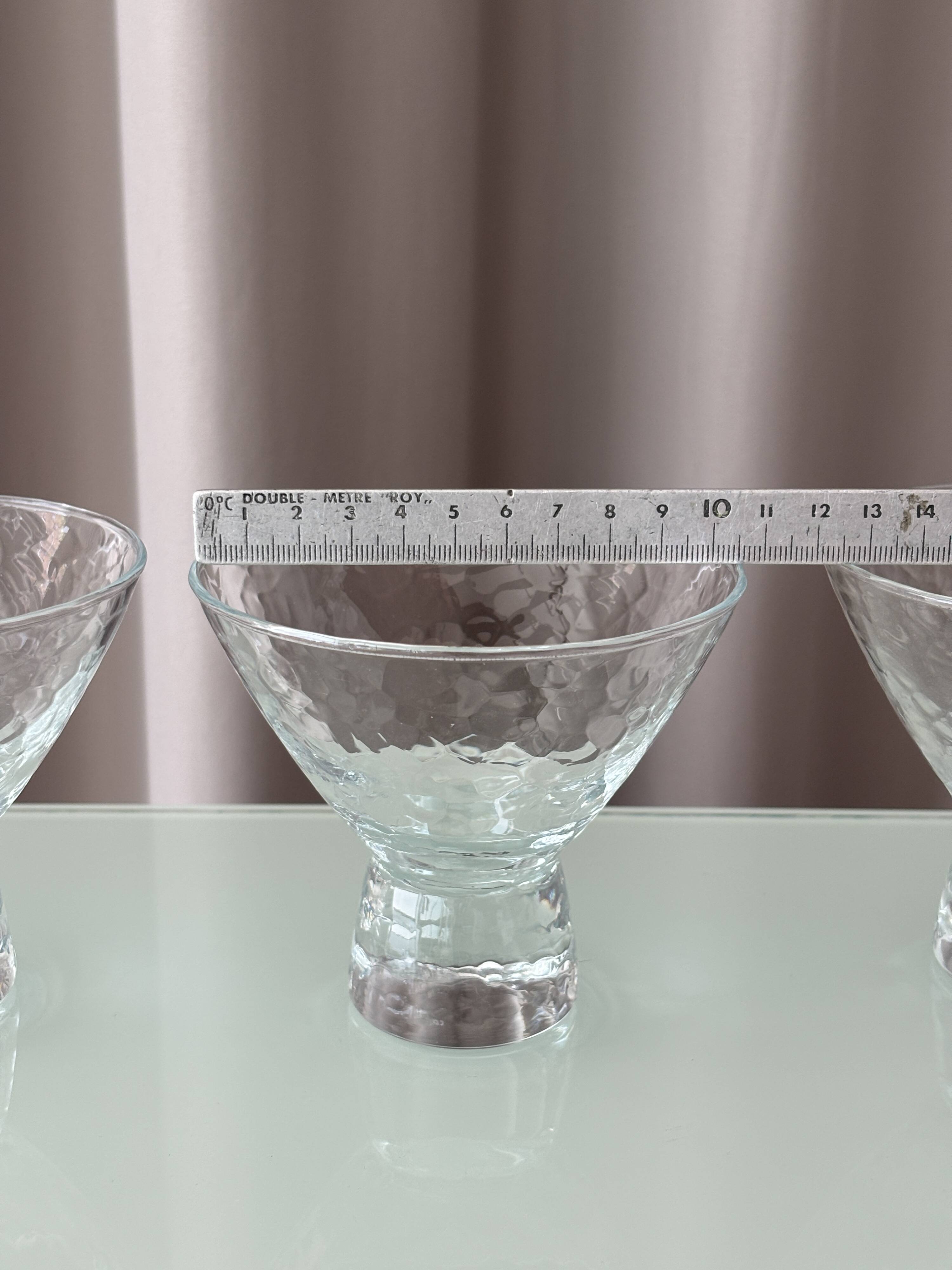 Ensemble de 4 verres à cocktail en verre martelé vintage