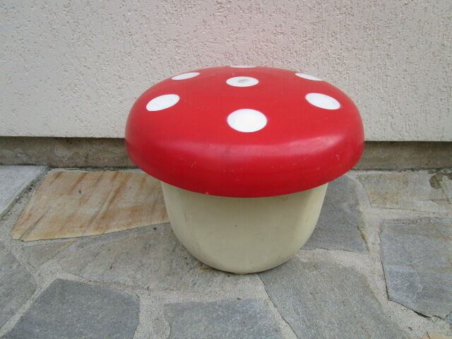 Vintage garden storage bin - mushroom shape