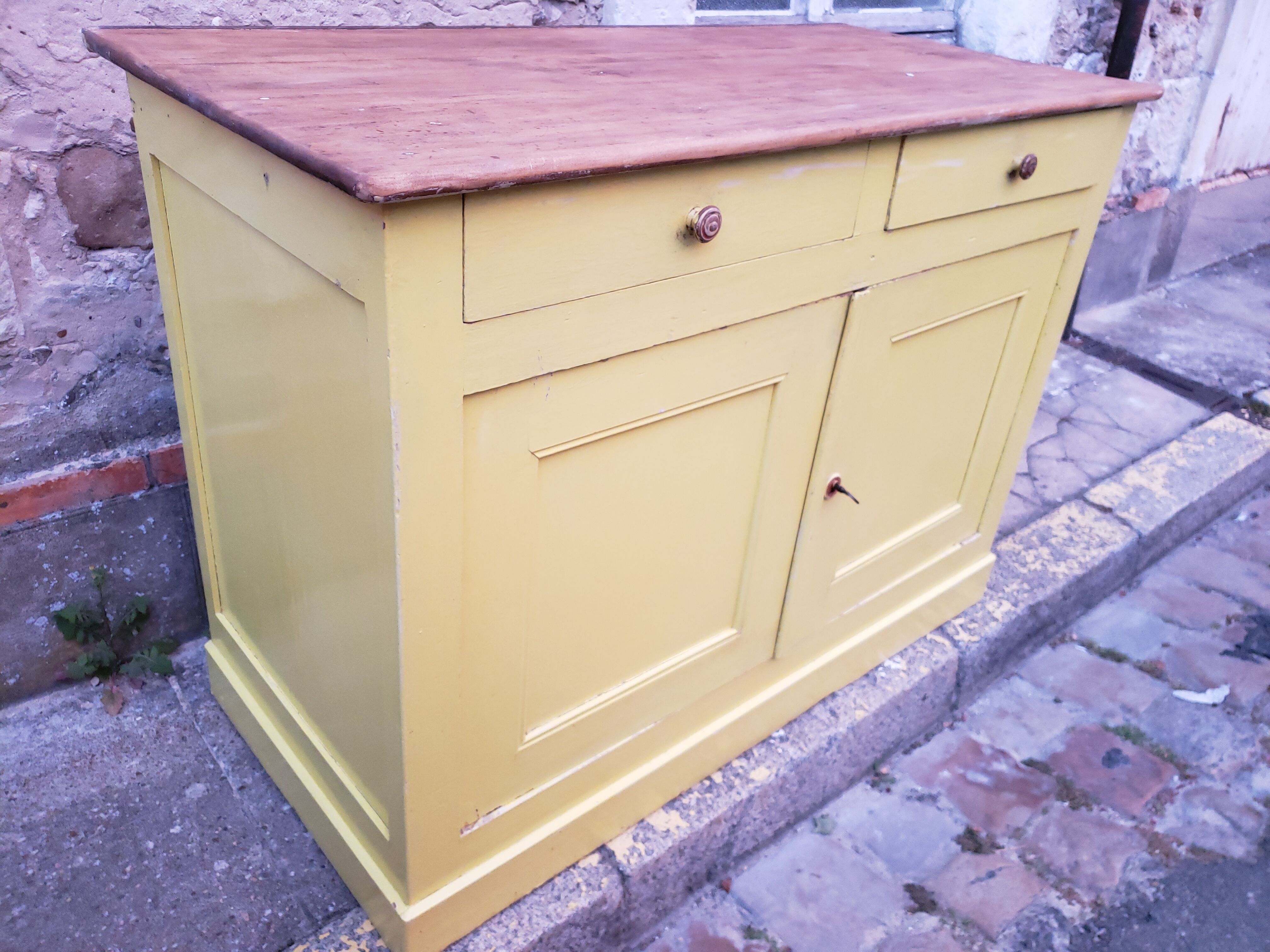 Lemon yellow country buffet