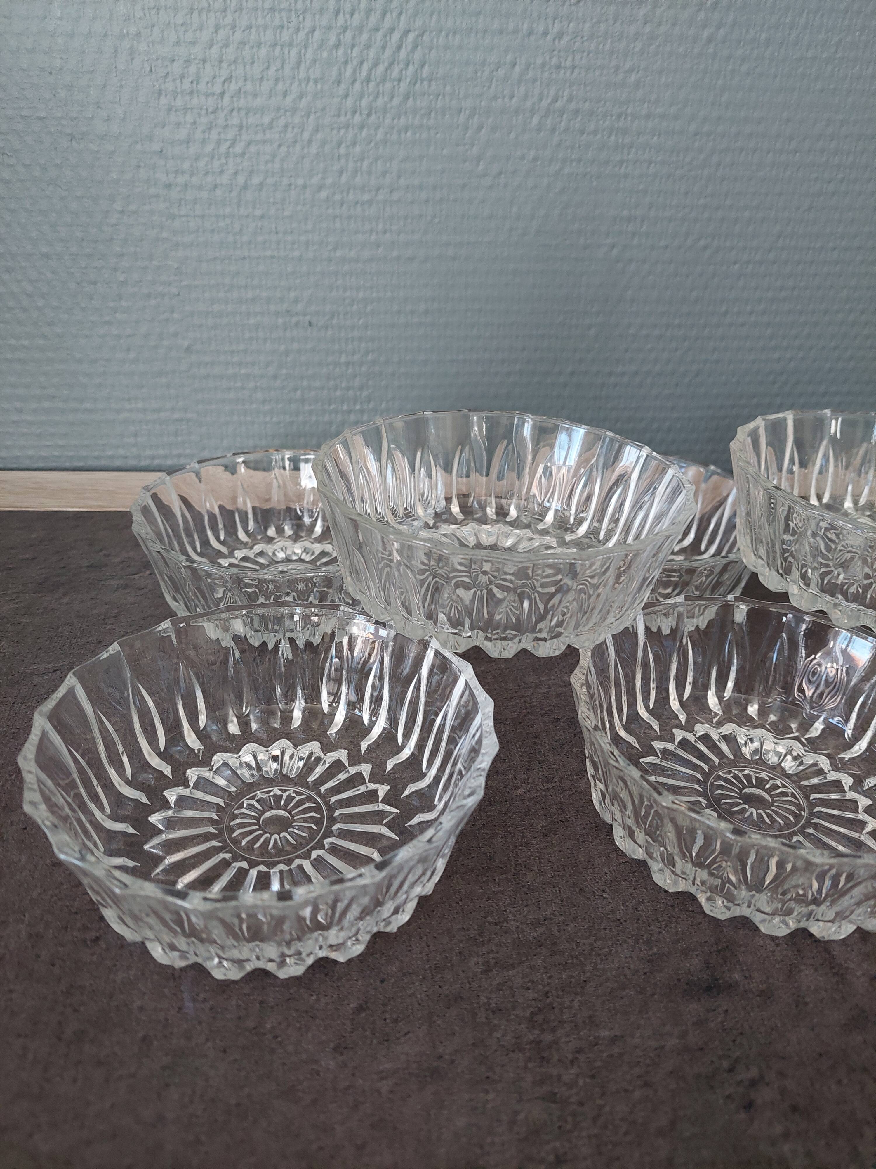 8 vintage ramekins year 70