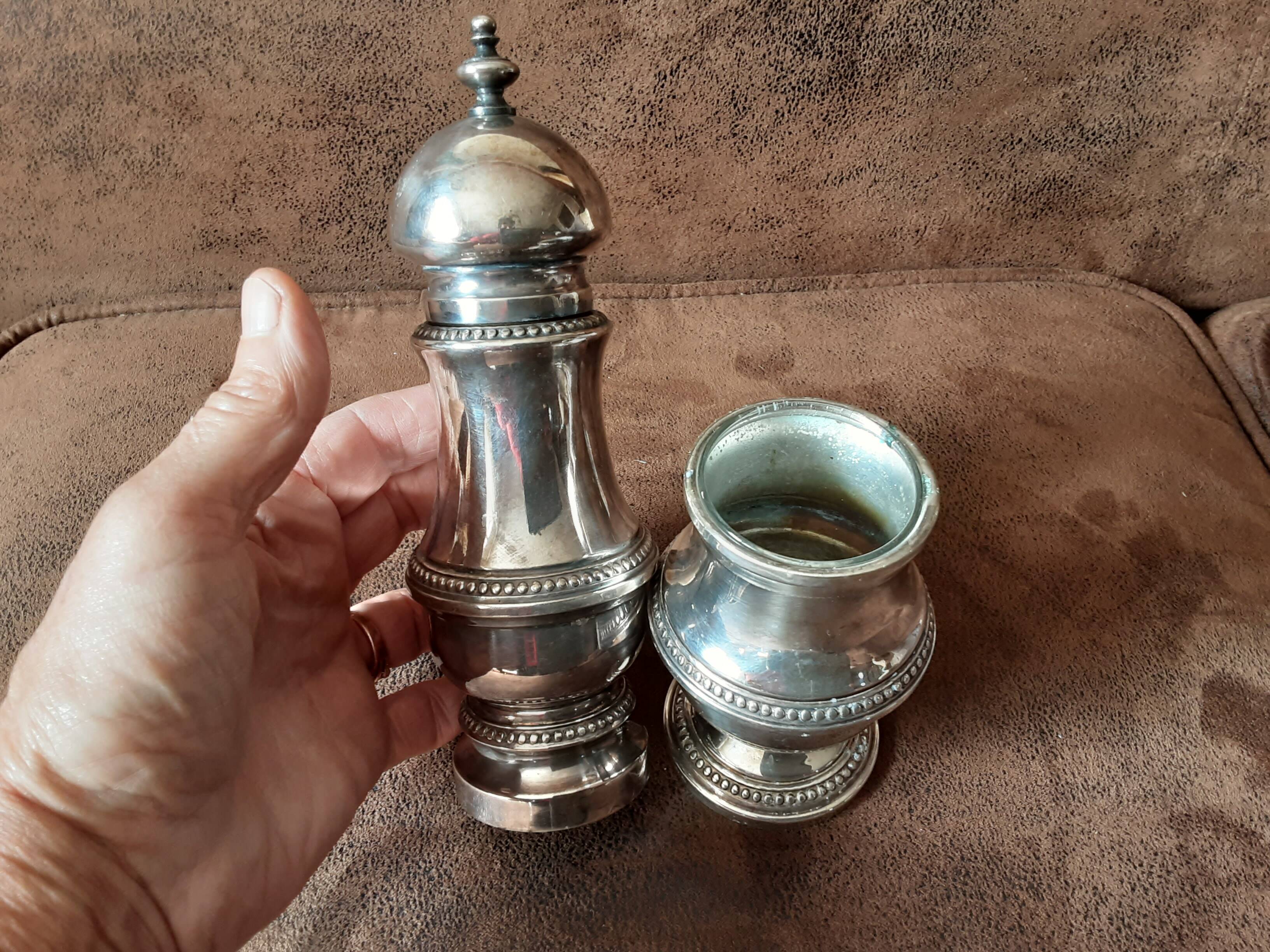 Ensemble salière et poivrière métal vintage