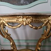 Console époque Louis XV vers 1760 en bois sculpté et redoré