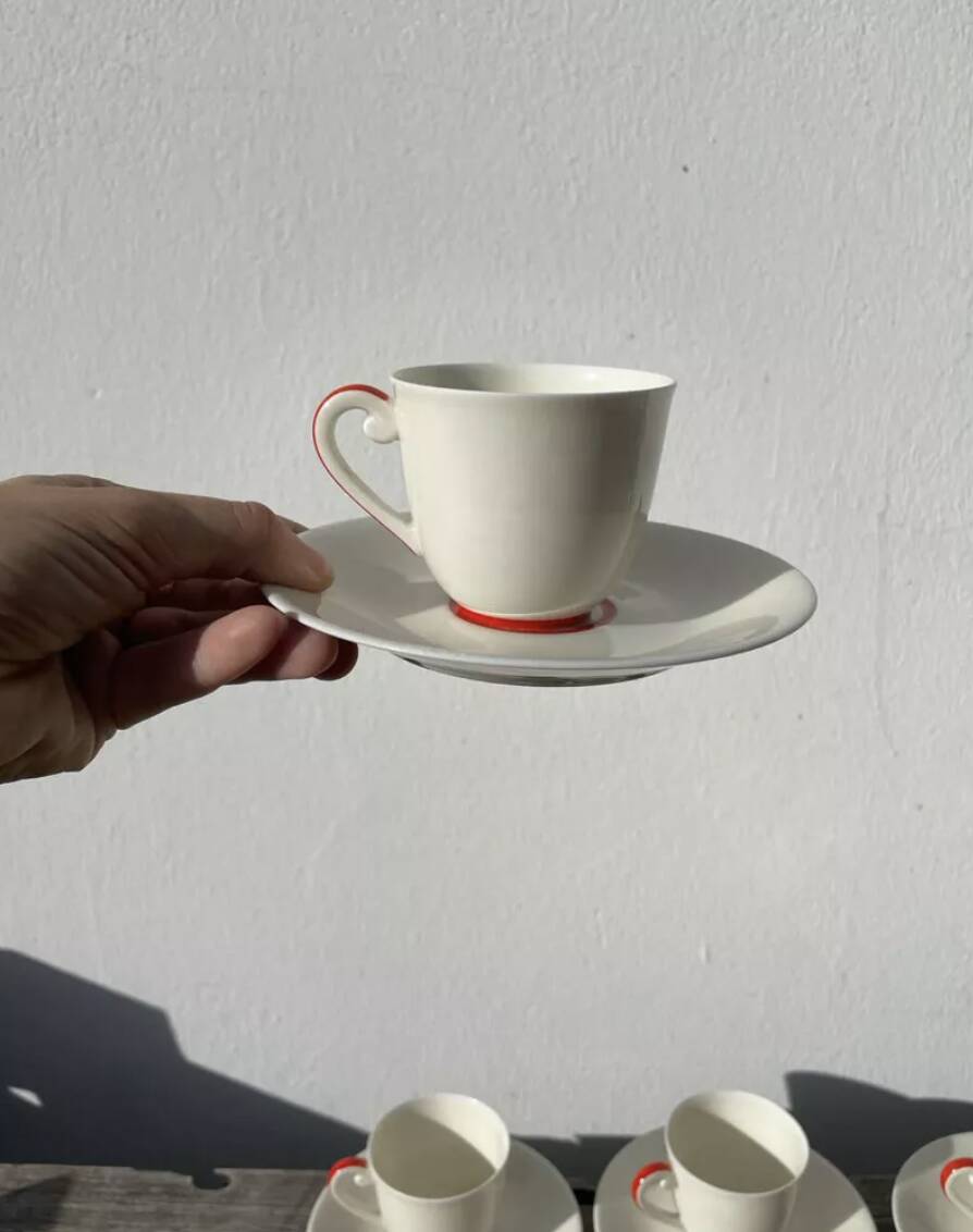 8 tasses en porcelaine fine blanche de Limoges Art déco